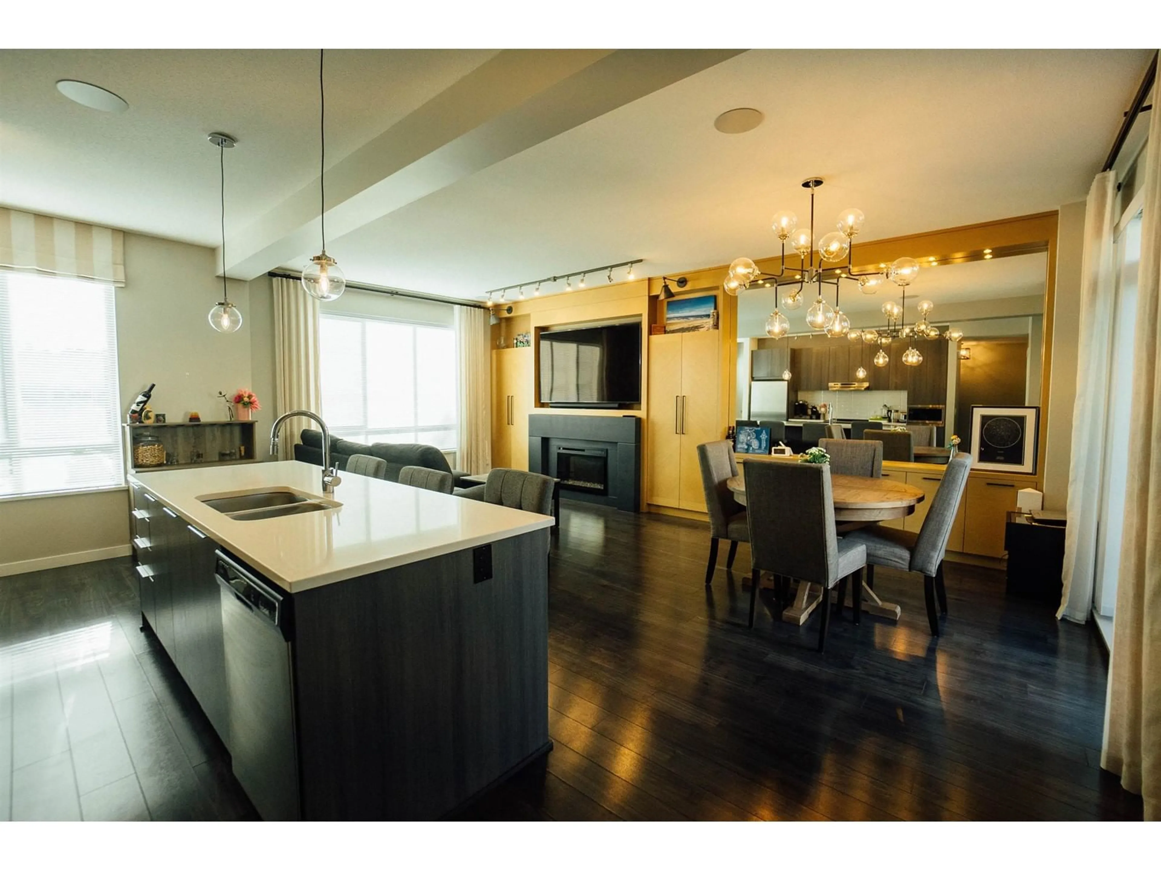 Open concept kitchen, wood/laminate floor for 1 - 30930 WESTRIDGE, Abbotsford British Columbia V2T0H6