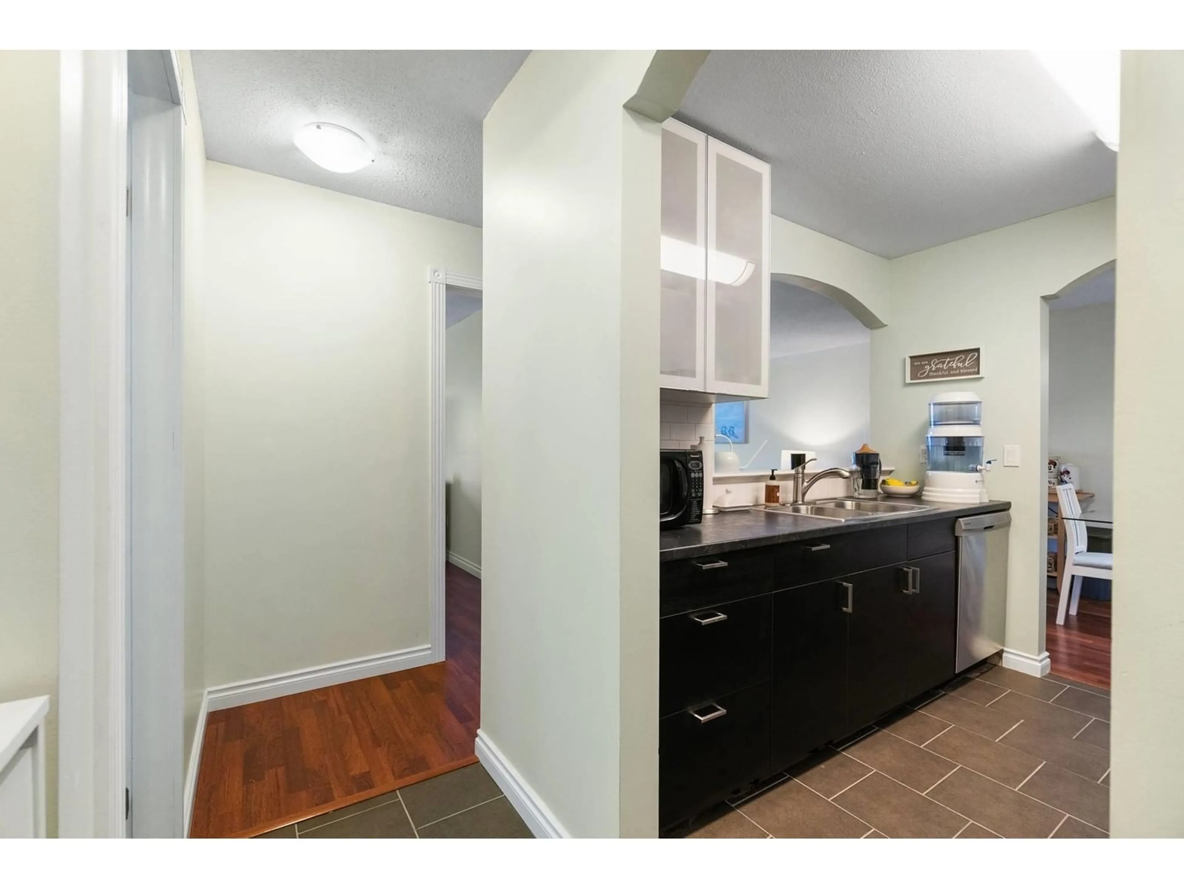 Standard kitchen, unknown for 205 - 1840 SOUTHMERE EAST, Surrey British Columbia V4A9C5