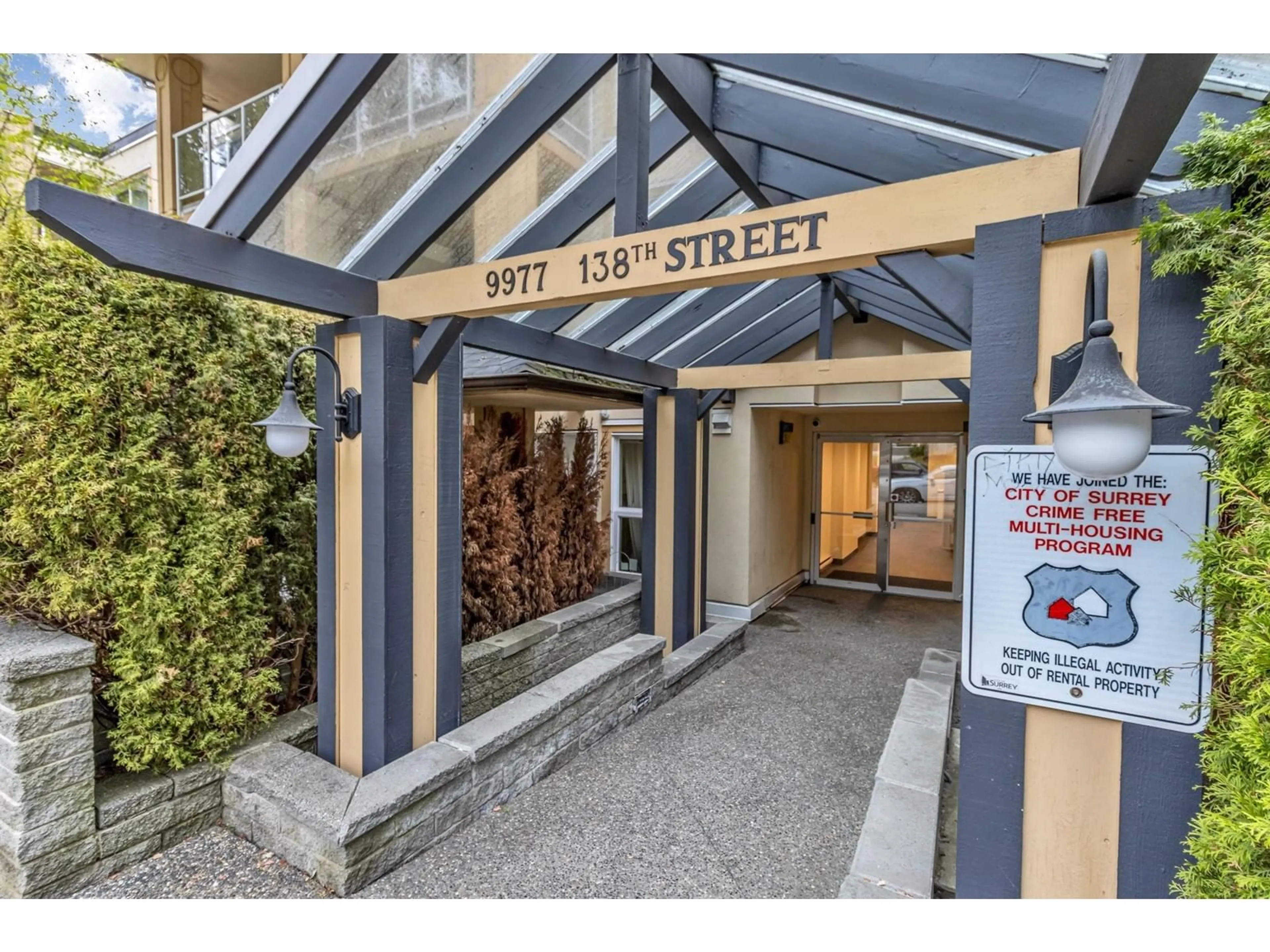 Indoor foyer for 19 - 9977 138, Surrey British Columbia V3T5E4