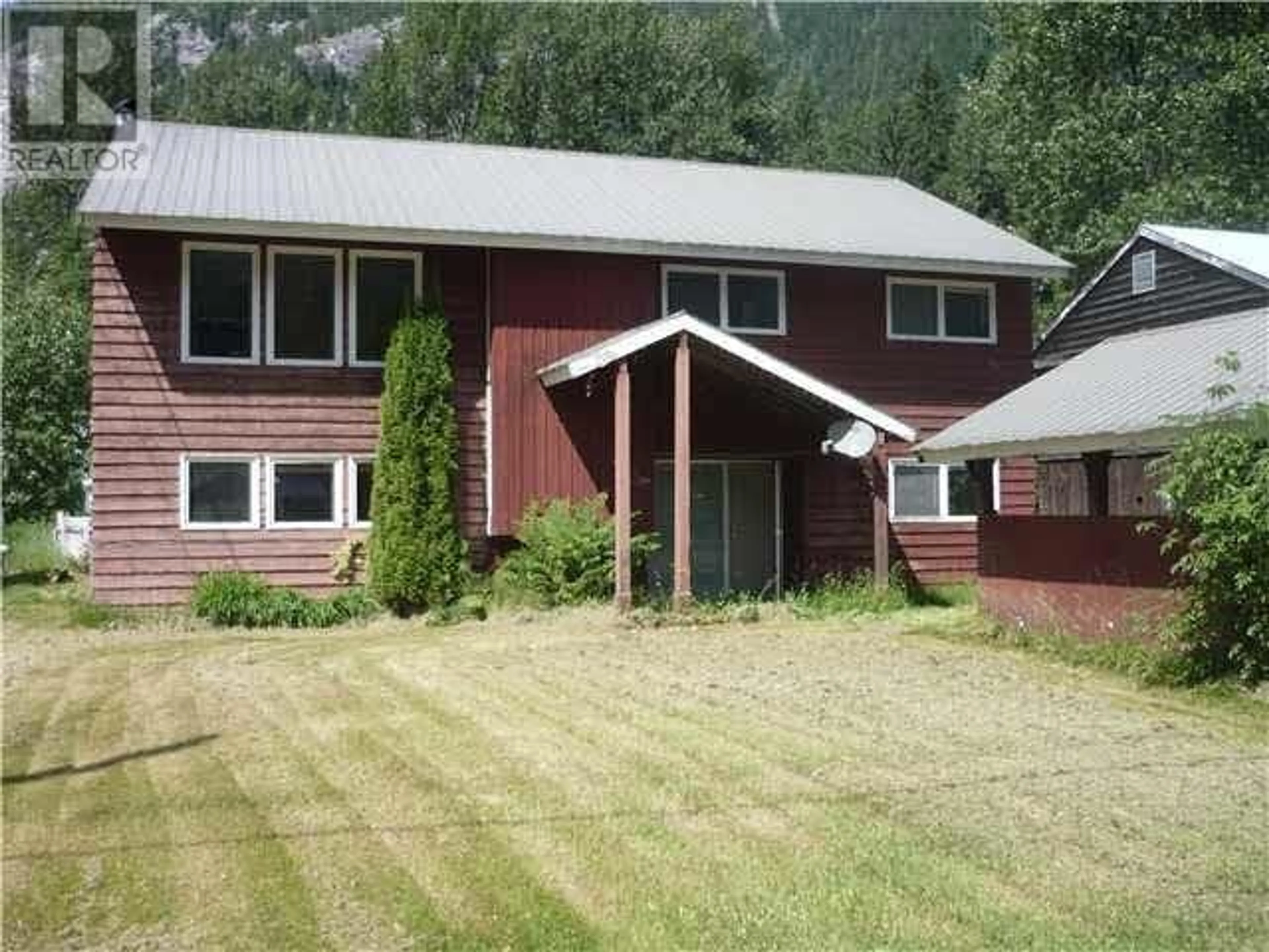 A pic from outside/outdoor area/front of a property/back of a property/a pic from drone, building for 1305 RAVEN STREET, Stewart British Columbia V0T1W0