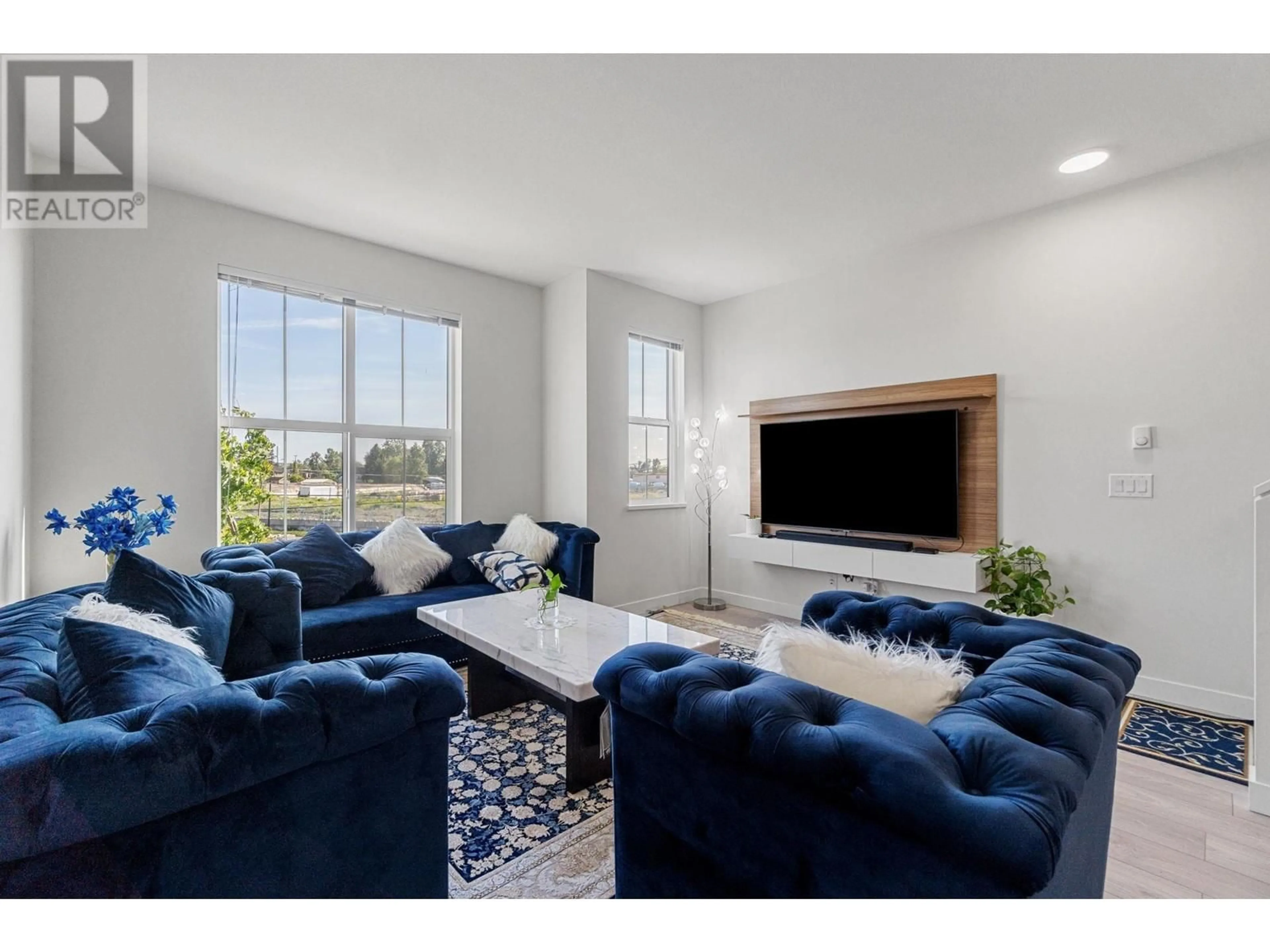 Living room with furniture, unknown for 46 - 488 FURNESS STREET, New Westminster British Columbia V3M0M1