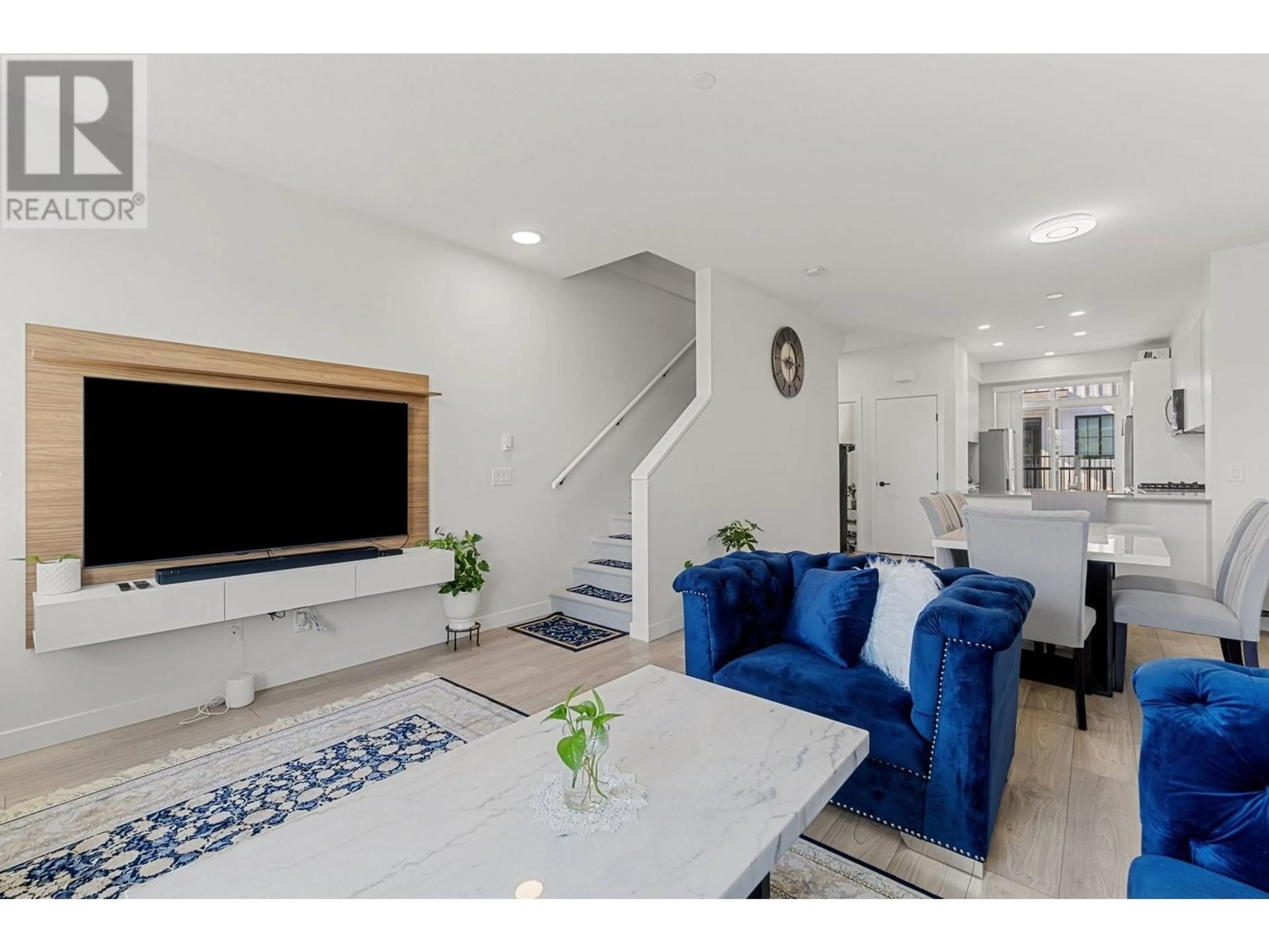 Living room with furniture, unknown for 46 - 488 FURNESS STREET, New Westminster British Columbia V3M0M1