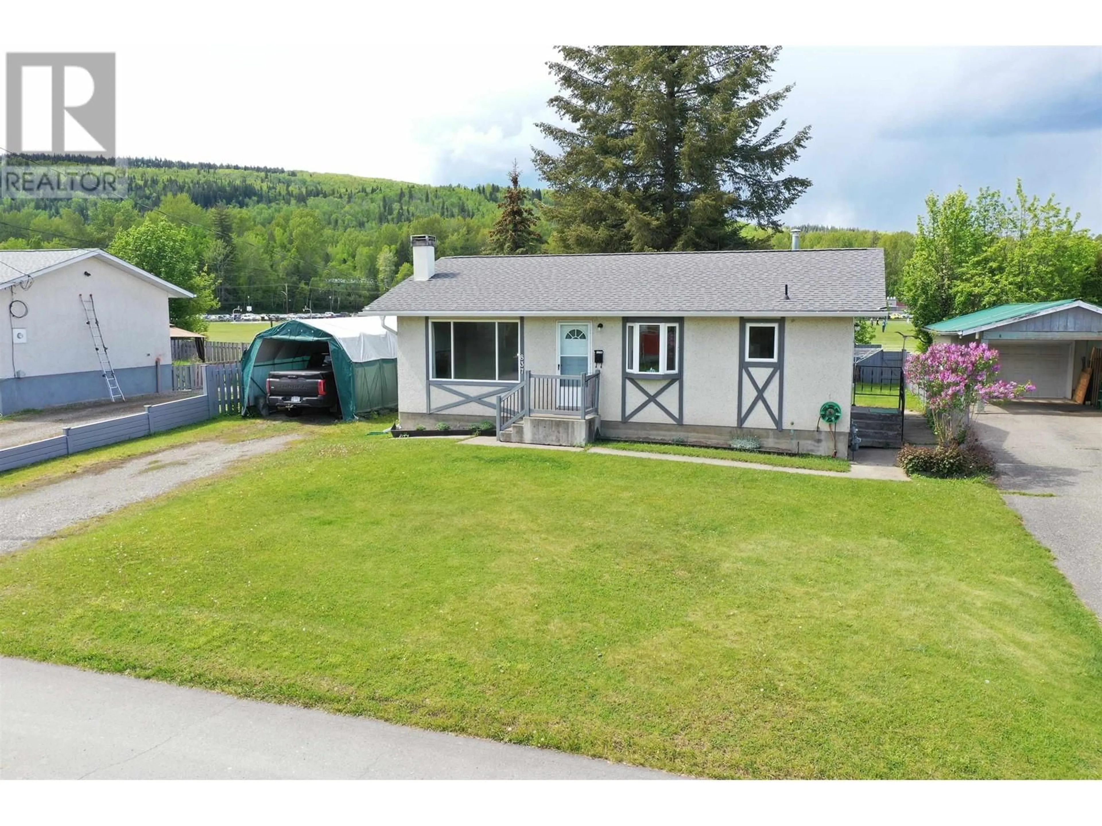 A pic from outside/outdoor area/front of a property/back of a property/a pic from drone, street for 837 REYNARD STREET, Quesnel British Columbia V2J3M4