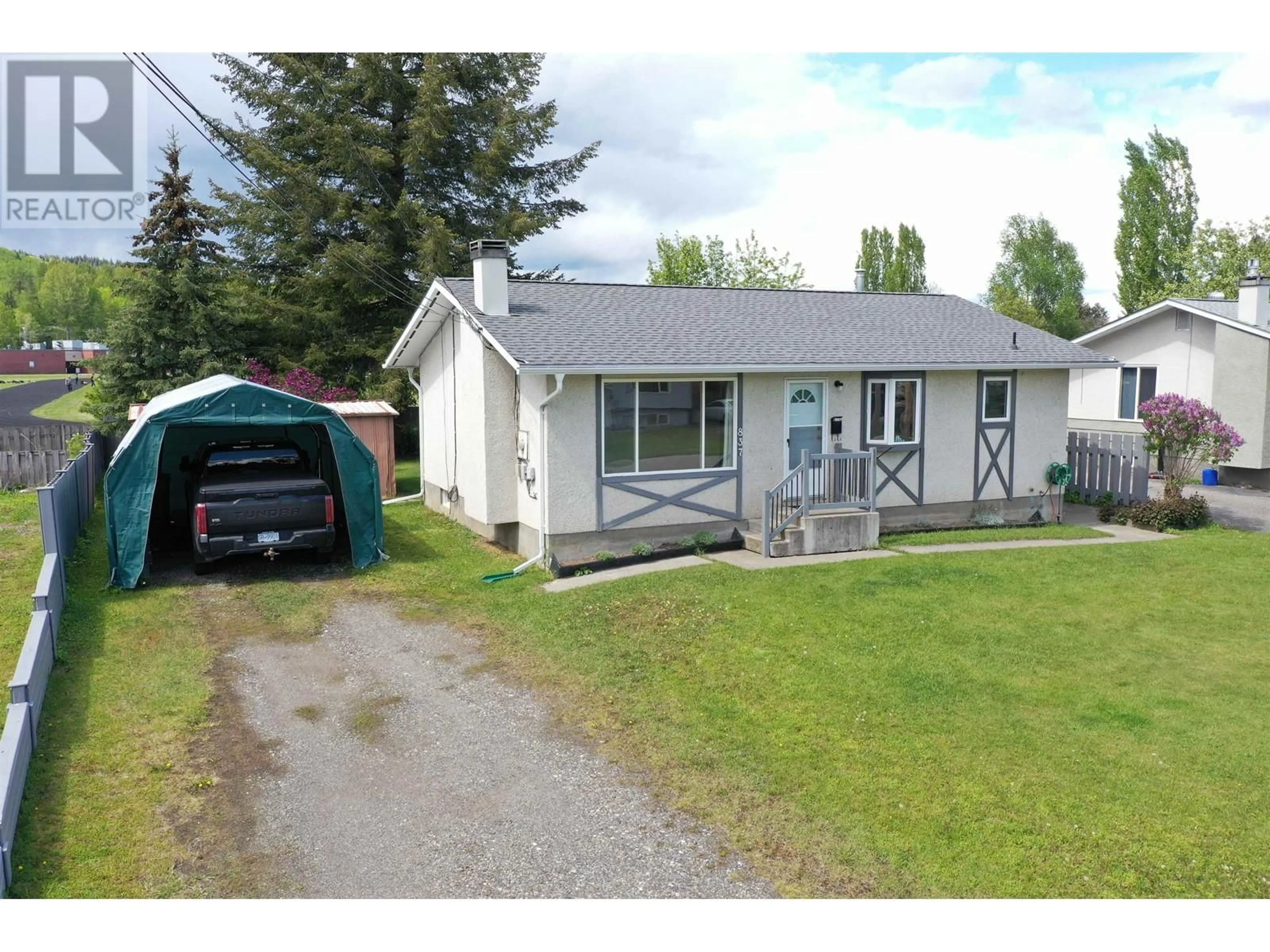 A pic from outside/outdoor area/front of a property/back of a property/a pic from drone, street for 837 REYNARD STREET, Quesnel British Columbia V2J3M4