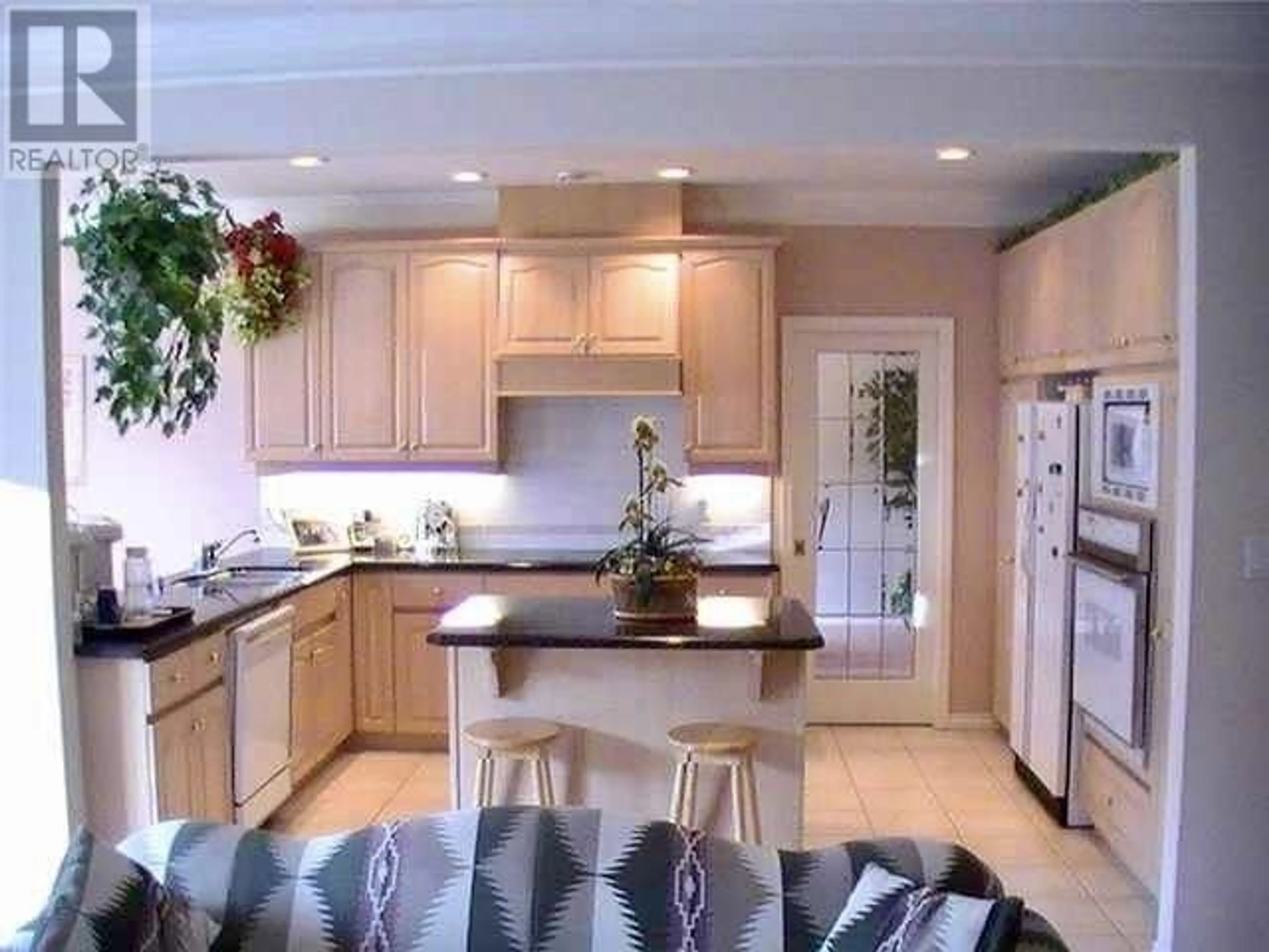Open concept kitchen, ceramic/tile floor for 5553 HANKIN DRIVE, Richmond British Columbia V7C5N2