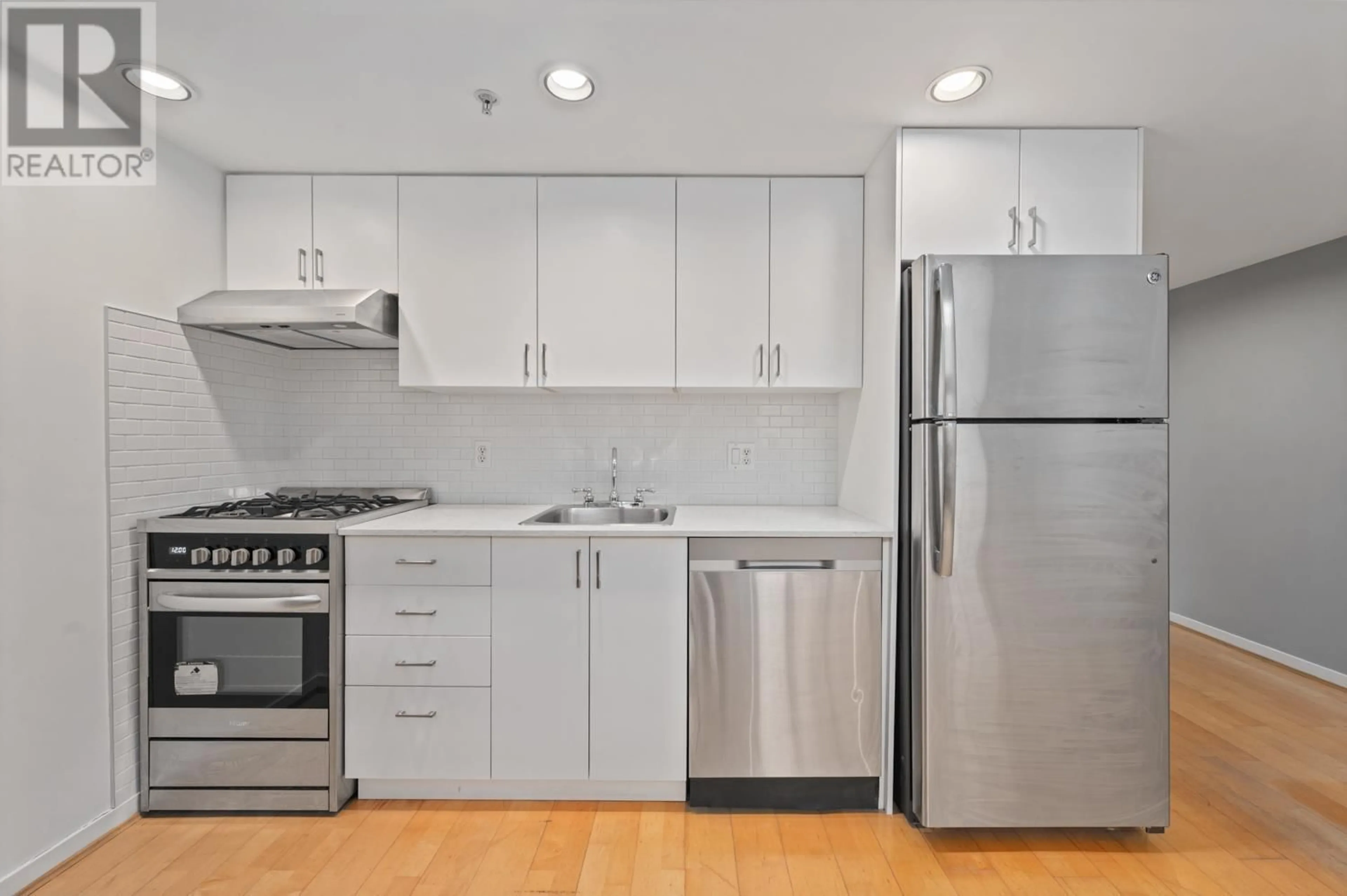 Standard kitchen, unknown for 202 - 933 SEYMOUR STREET, Vancouver British Columbia V6B6L6