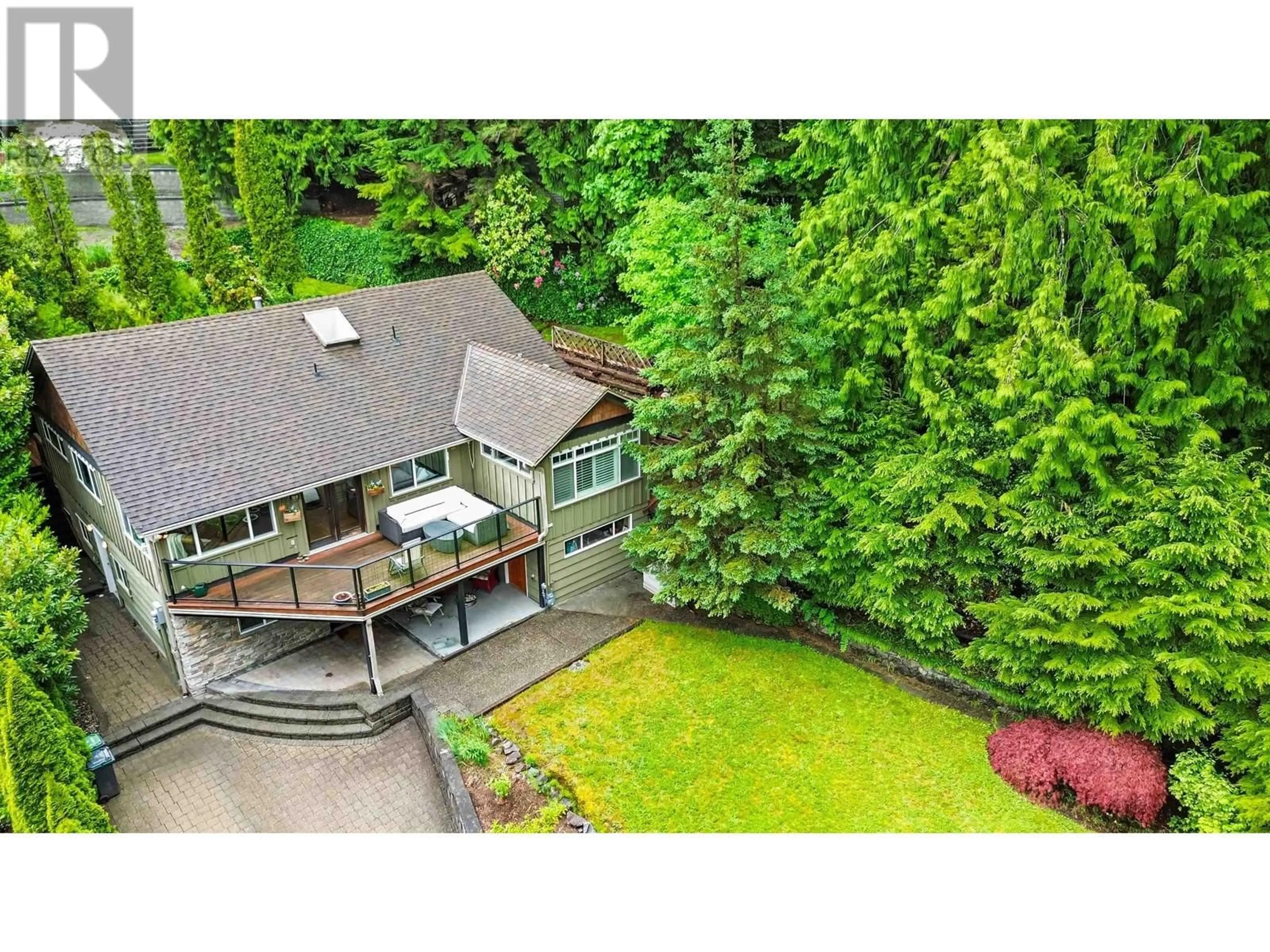 A pic from outside/outdoor area/front of a property/back of a property/a pic from drone, unknown for 2591 CALEDONIA AVENUE, North Vancouver British Columbia V7G1T8