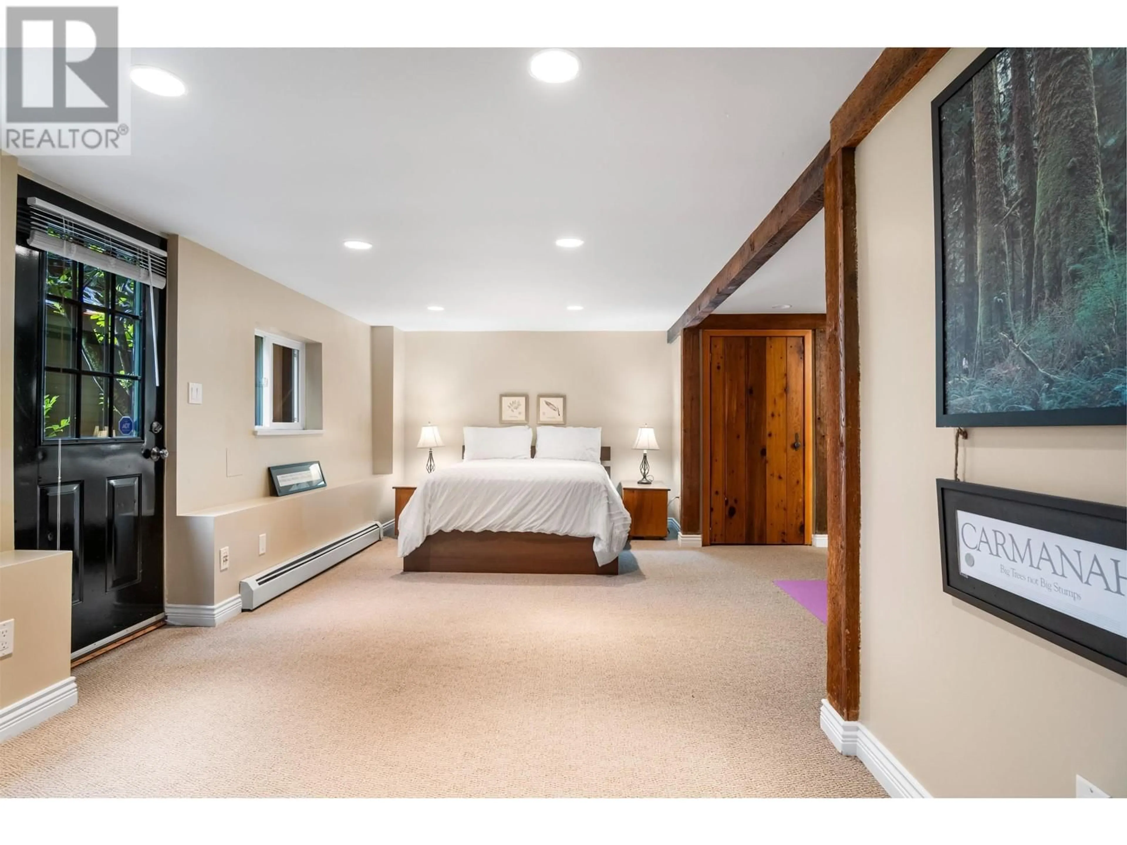 Bedroom with bed, unknown for 2591 CALEDONIA AVENUE, North Vancouver British Columbia V7G1T8