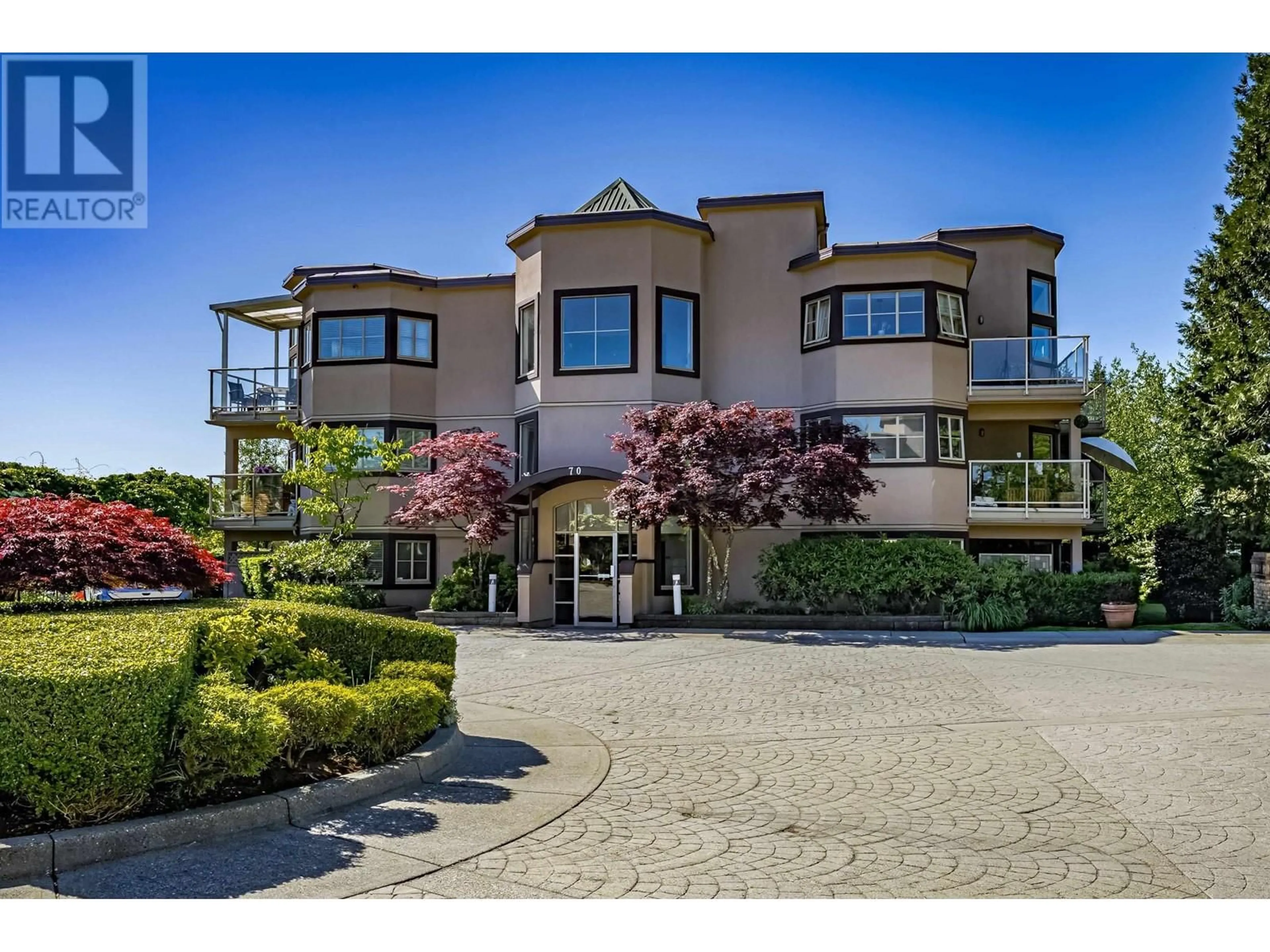 A pic from outside/outdoor area/front of a property/back of a property/a pic from drone, street for 101 - 70 RICHMOND STREET, New Westminster British Columbia V3L5S8