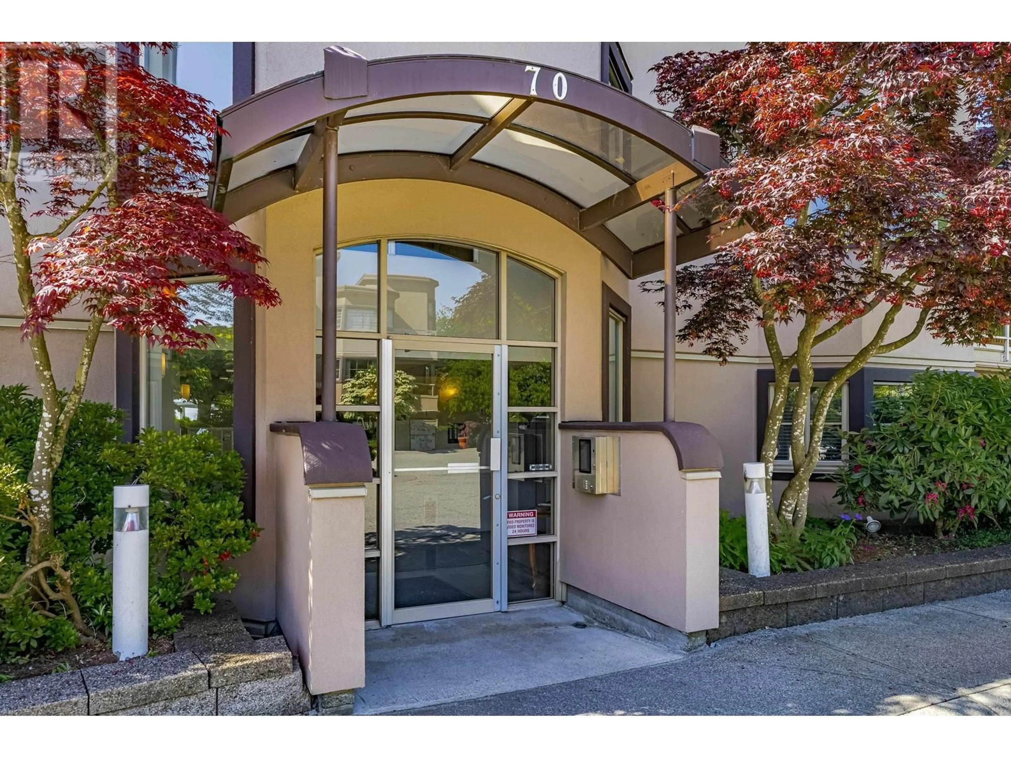 Indoor foyer for 101 - 70 RICHMOND STREET, New Westminster British Columbia V3L5S8