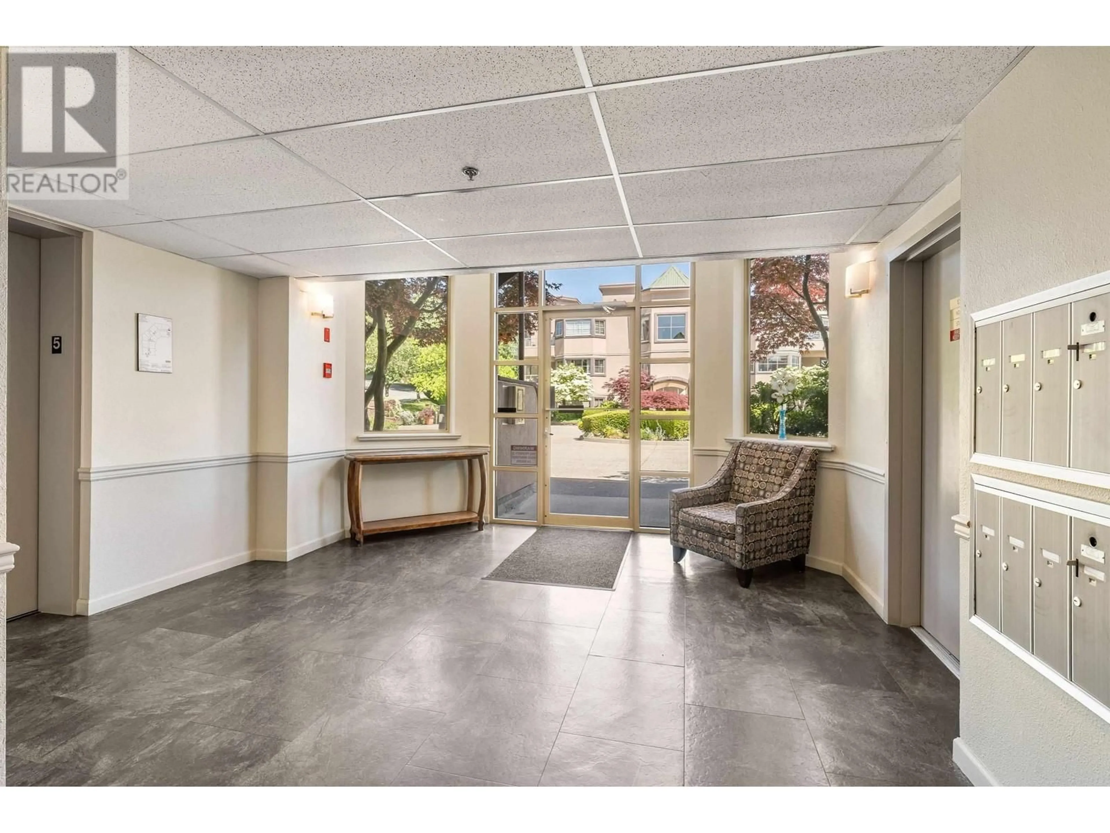 Indoor foyer for 101 - 70 RICHMOND STREET, New Westminster British Columbia V3L5S8