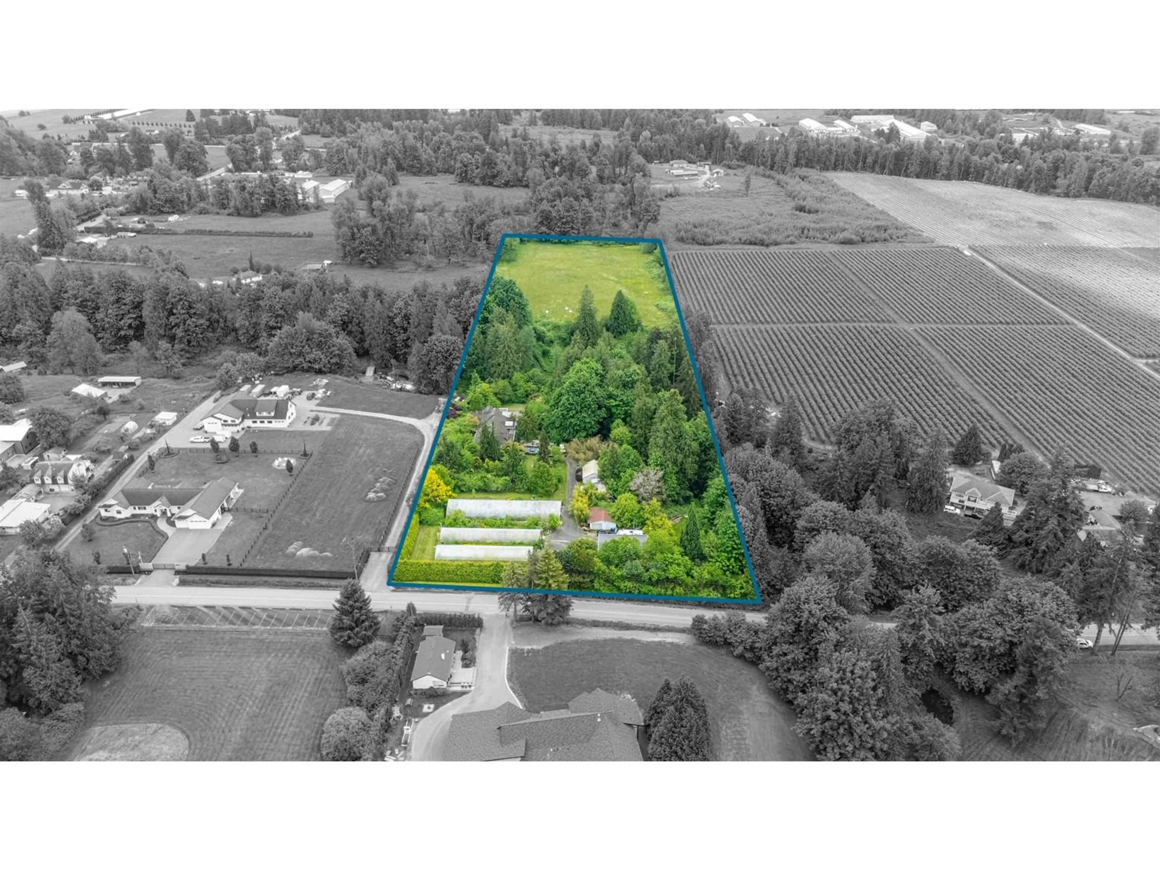 A pic from outside/outdoor area/front of a property/back of a property/a pic from drone, building for 28616 HAVERMAN, Abbotsford British Columbia V4X2P3