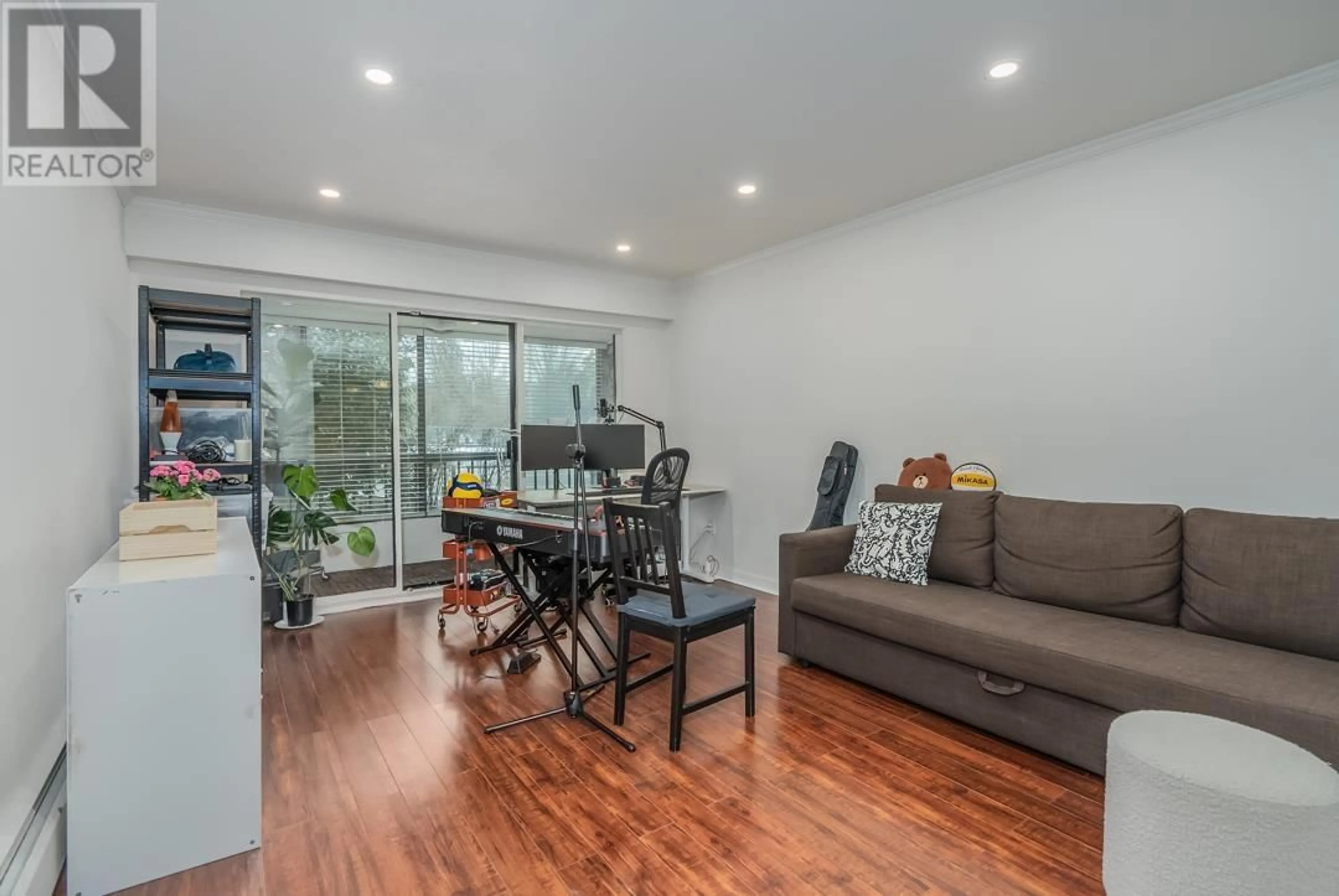 Living room with furniture, wood/laminate floor for 111 - 3787 4TH AVENUE, Vancouver British Columbia V6R1P4