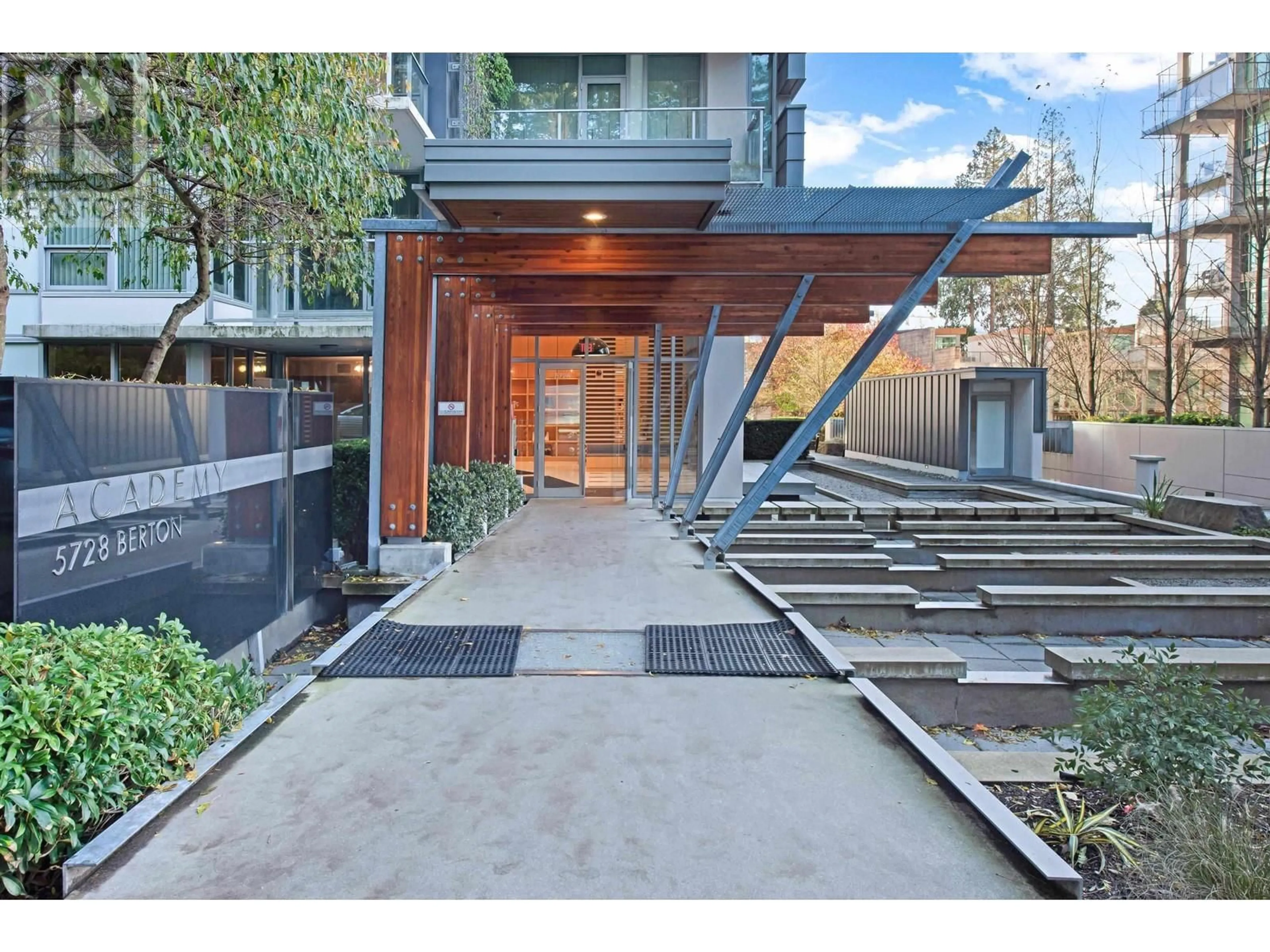 Indoor foyer for 1709 - 5728 BERTON AVENUE, Vancouver British Columbia V6S0E5