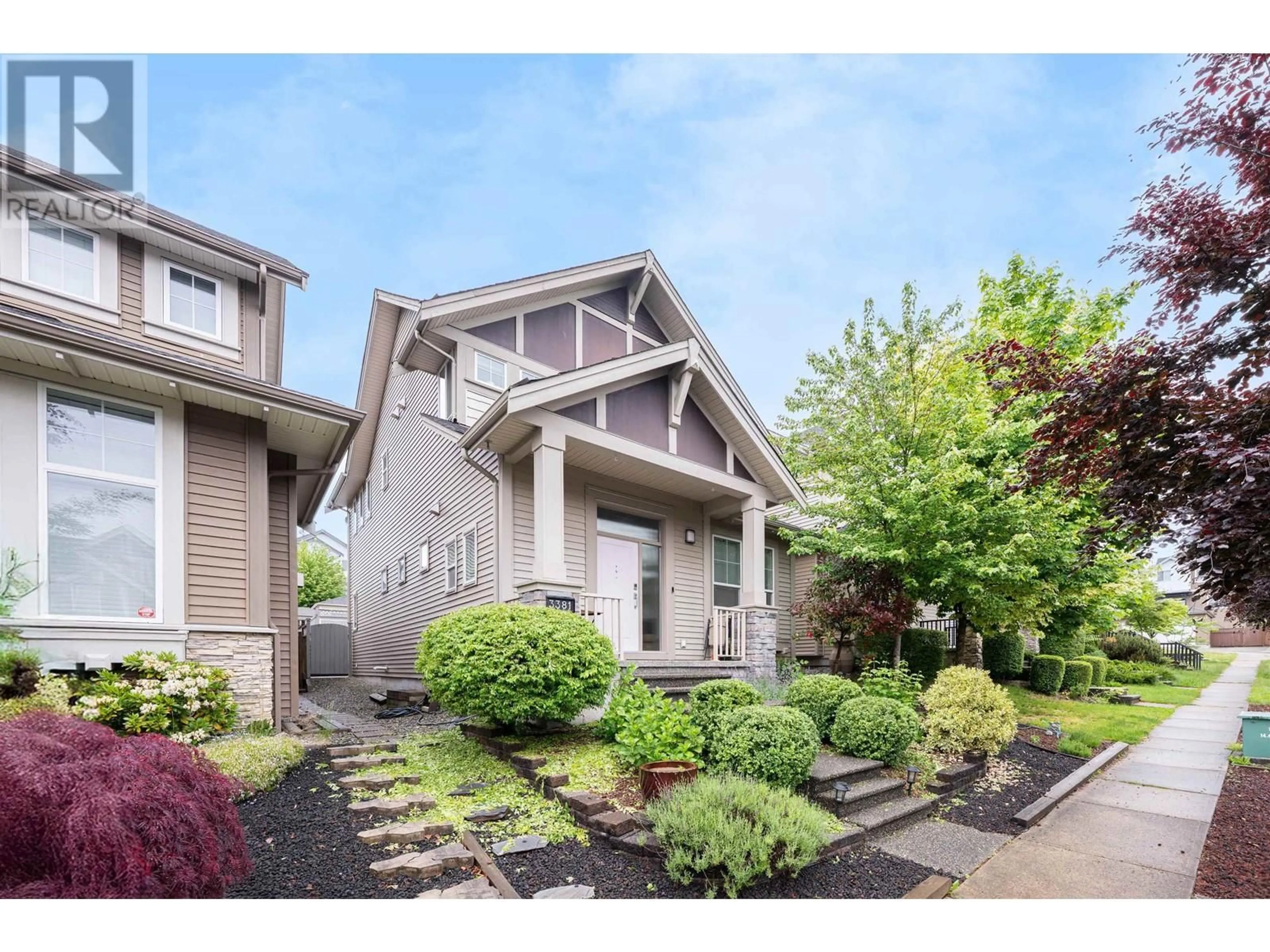 Home with vinyl exterior material, street for 3381 WATKINS AVENUE, Coquitlam British Columbia V3E0B3