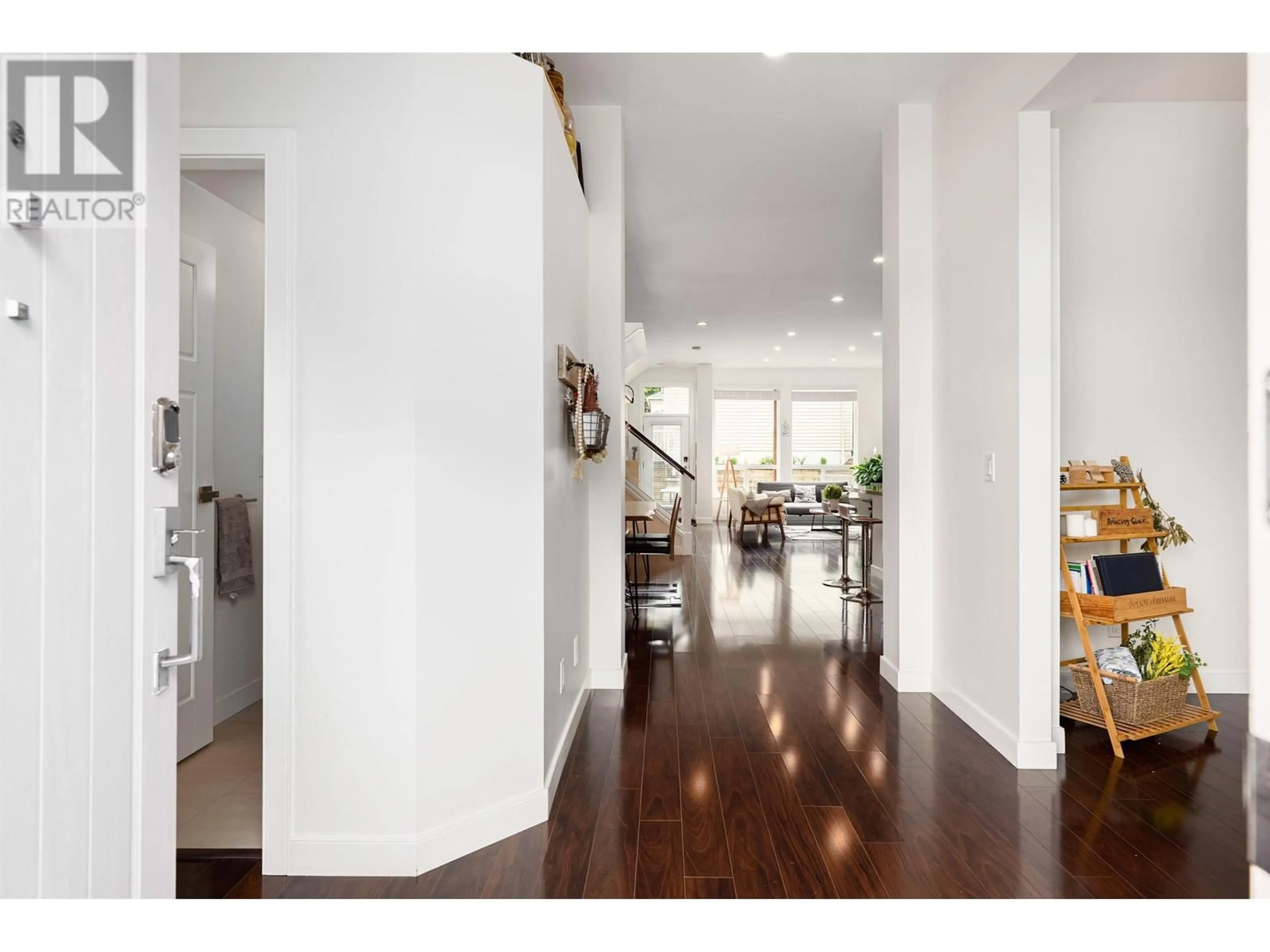 Indoor foyer for 3381 WATKINS AVENUE, Coquitlam British Columbia V3E0B3