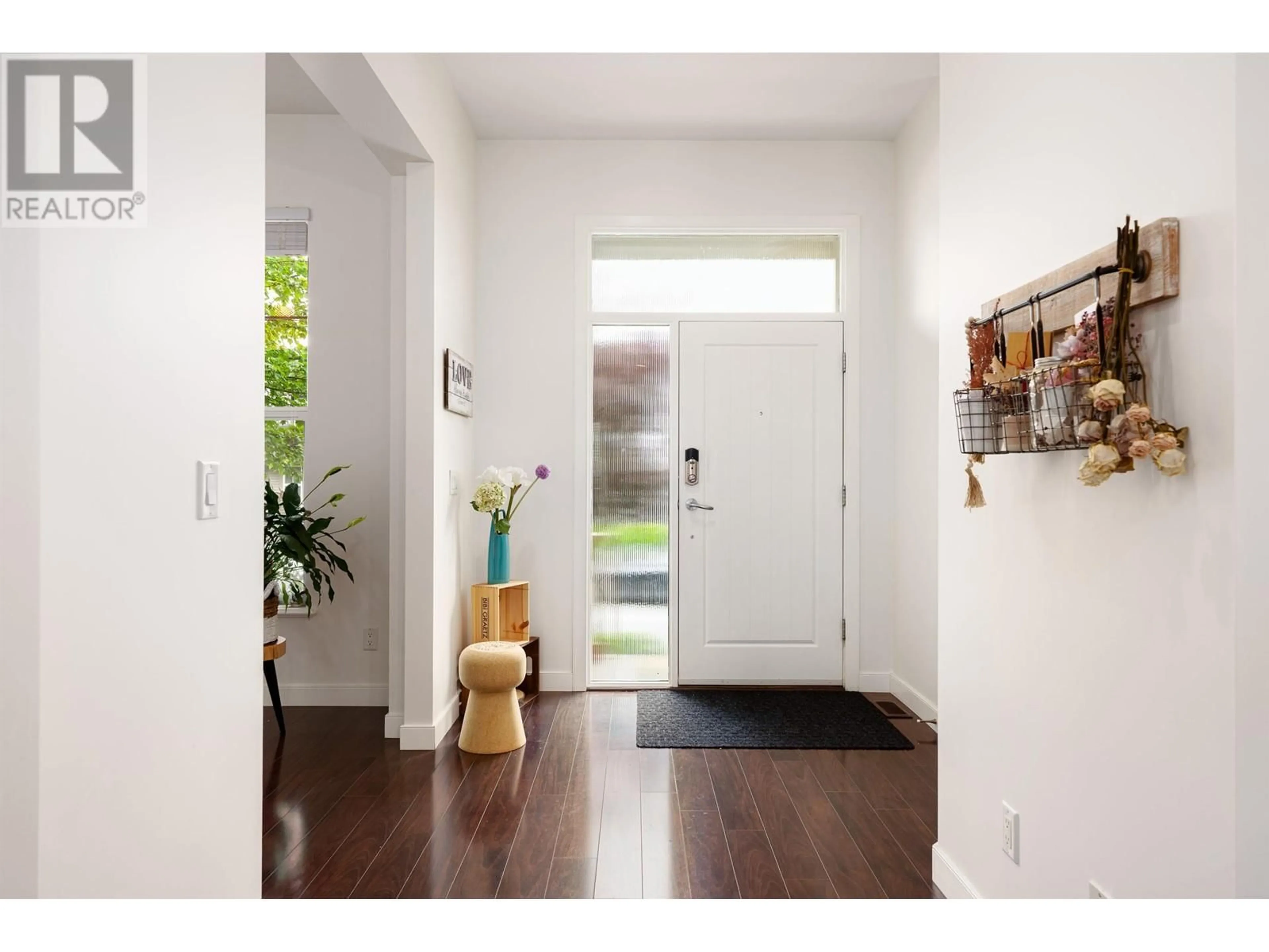 Indoor entryway for 3381 WATKINS AVENUE, Coquitlam British Columbia V3E0B3