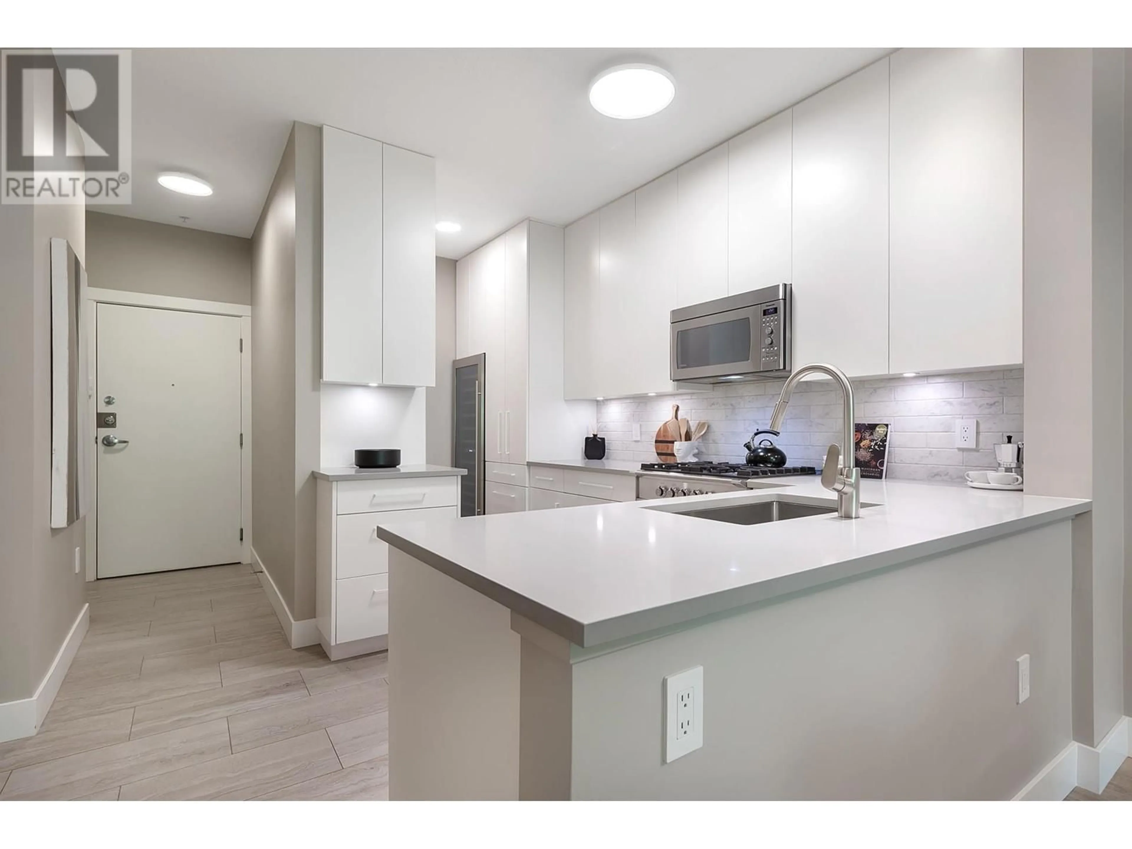 Standard kitchen, ceramic/tile floor for 225 - 2083 33RD AVENUE, Vancouver British Columbia V6M4M6
