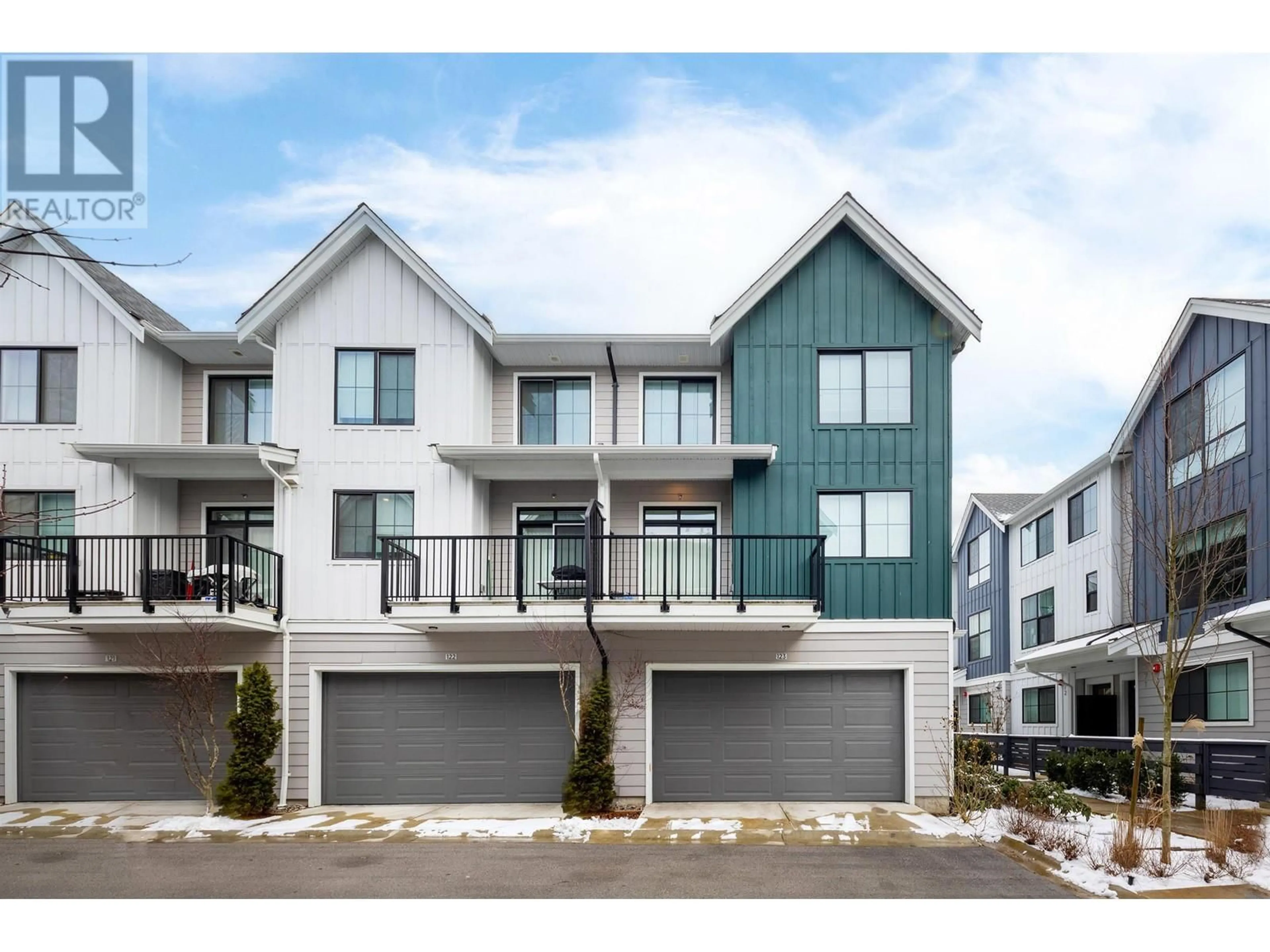Home with vinyl exterior material, street for 123 - 488 FURNESS STREET, New Westminster British Columbia V3M0M1