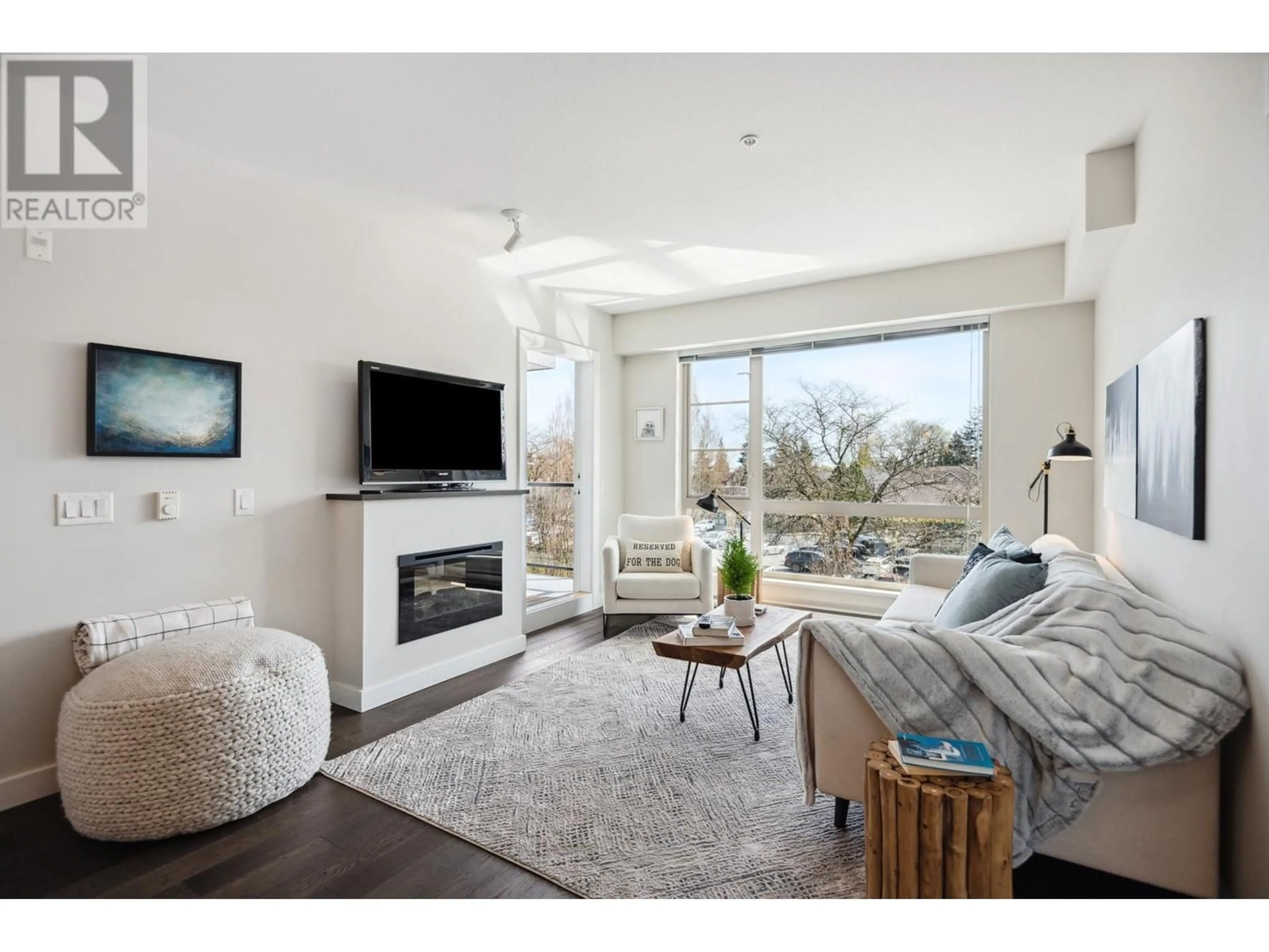 Living room with furniture, unknown for 306 - 1330 MARINE DRIVE, North Vancouver British Columbia V7P1T4