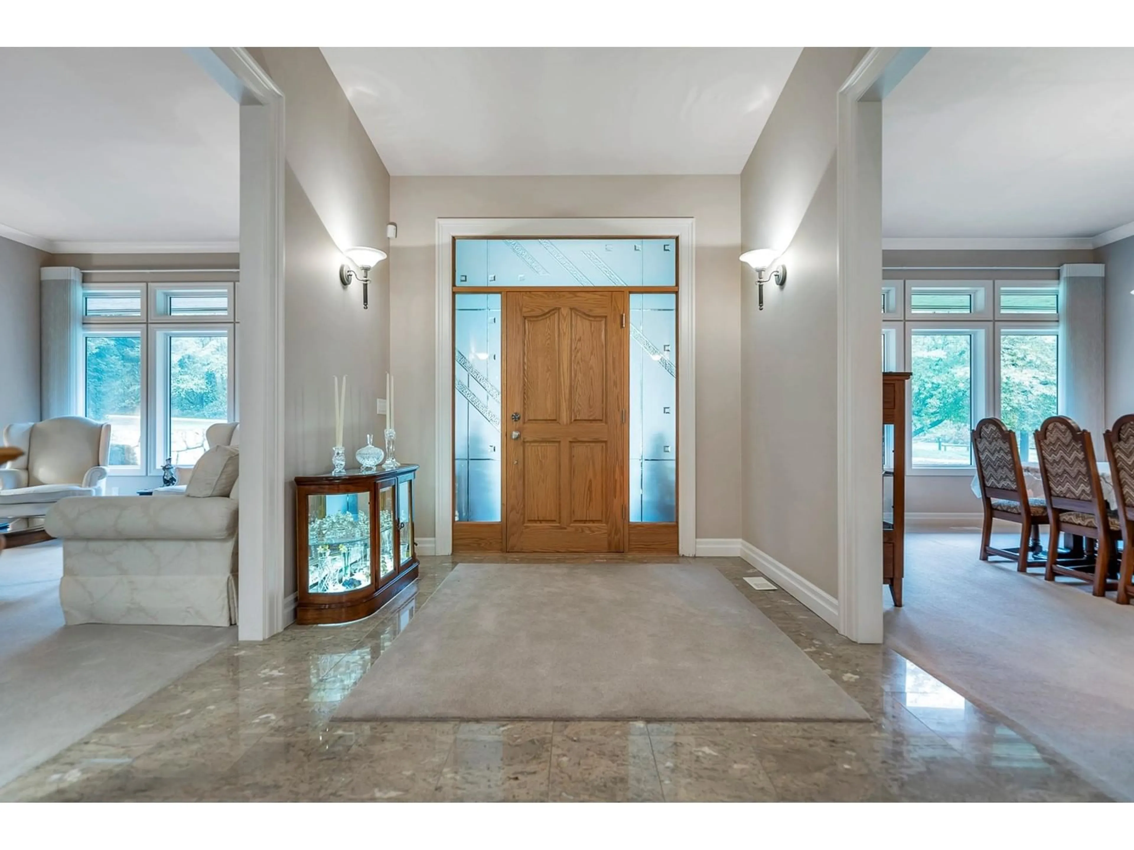 Indoor foyer for 9385 173A, Surrey British Columbia V4N6H6