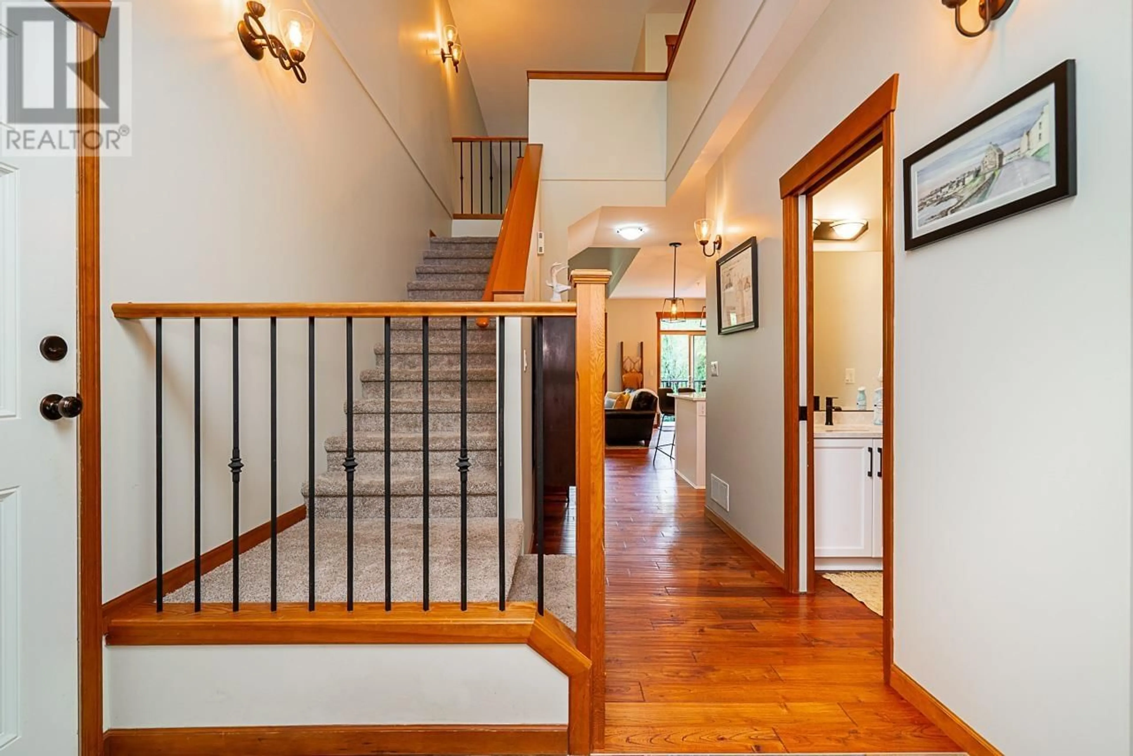 Indoor foyer for 6 - 24185 106B AVENUE, Maple Ridge British Columbia V2W0C4