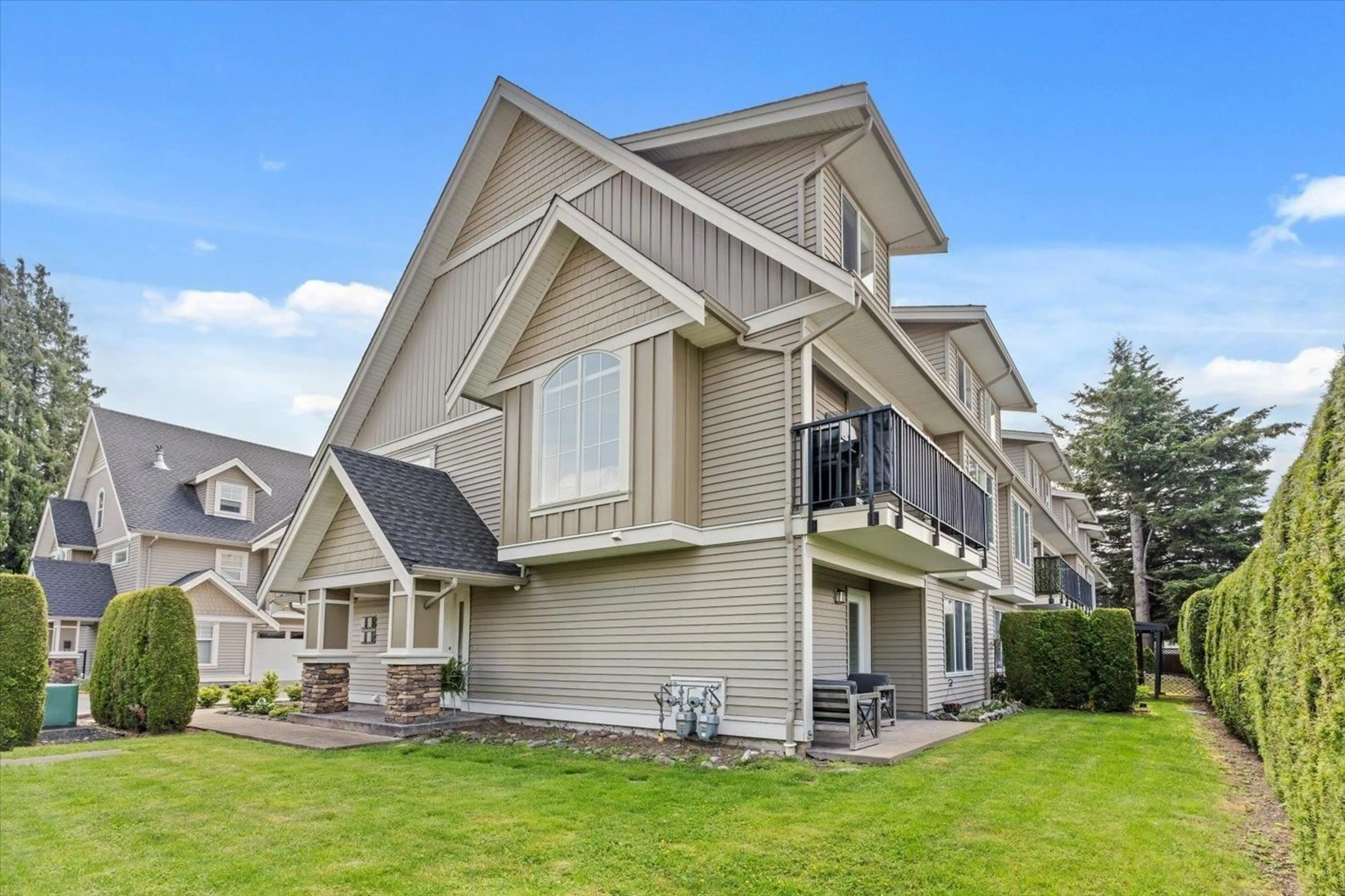 Home with vinyl exterior material, mountain view for 1 - 45190 SOUTH SUMAS ROAD, Chilliwack British Columbia V2R0J1