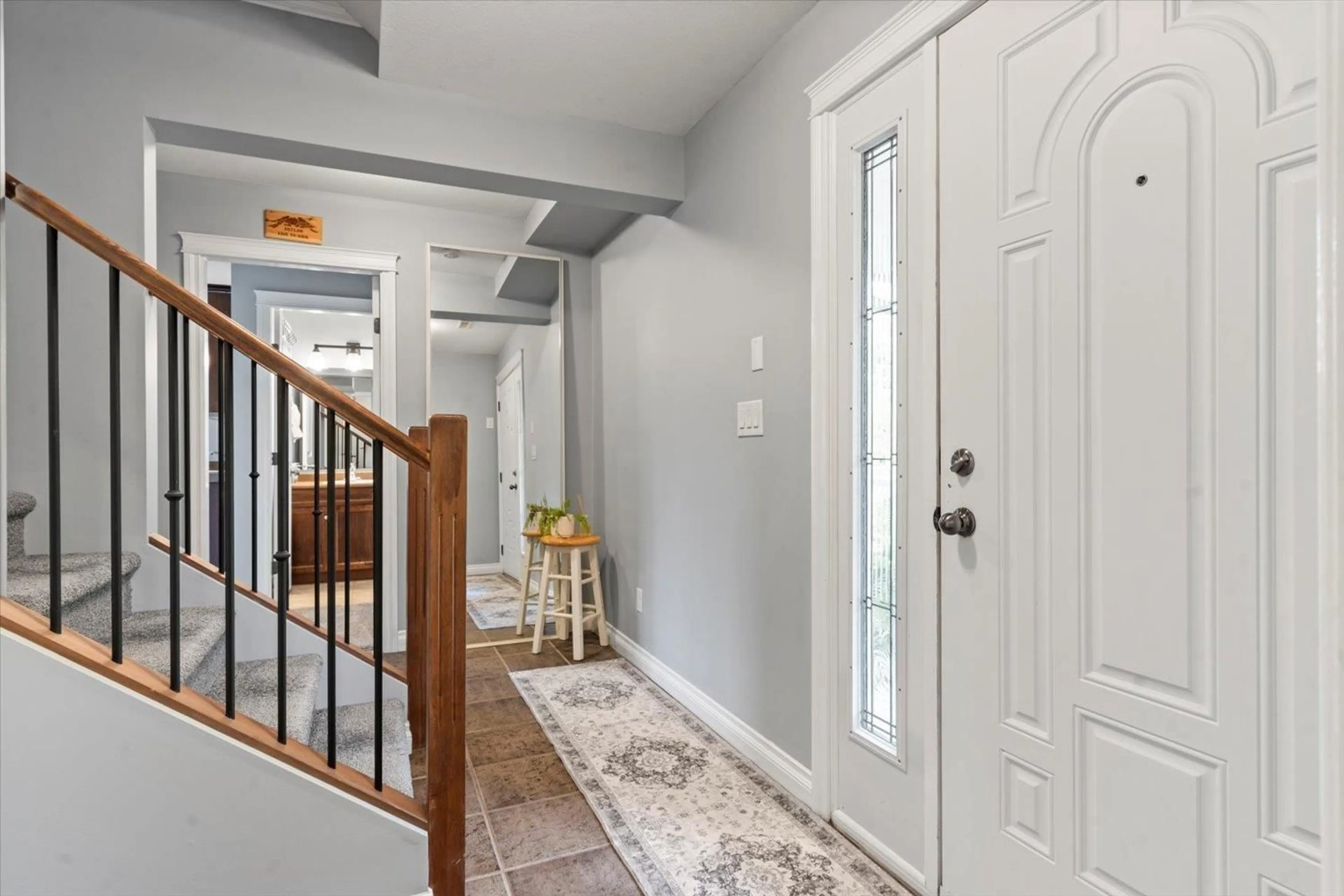 Indoor entryway for 1 - 45190 SOUTH SUMAS ROAD, Chilliwack British Columbia V2R0J1