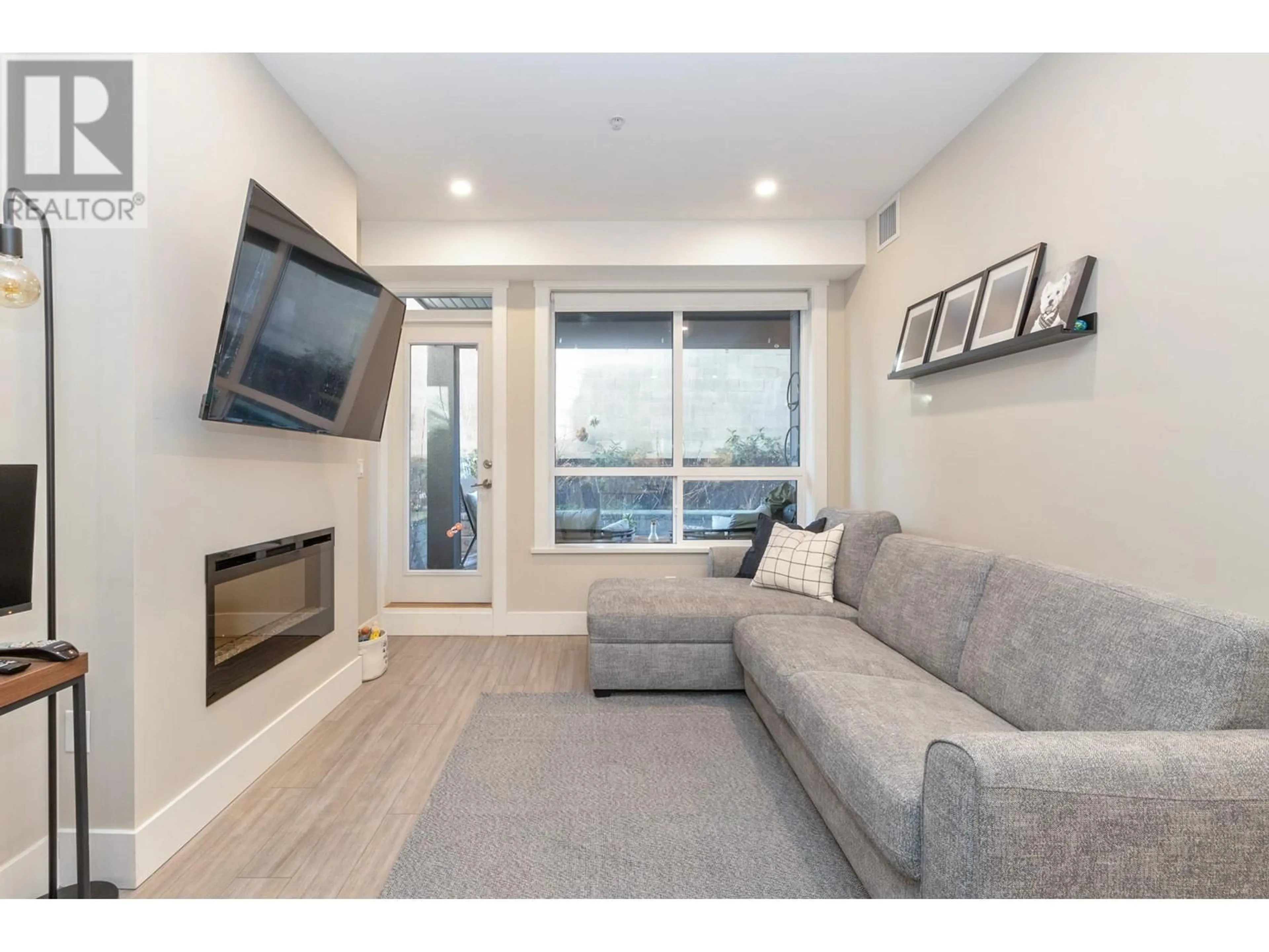 Living room with furniture, unknown for 207 - 22335 MCINTOSH AVENUE, Maple Ridge British Columbia V2X3C2