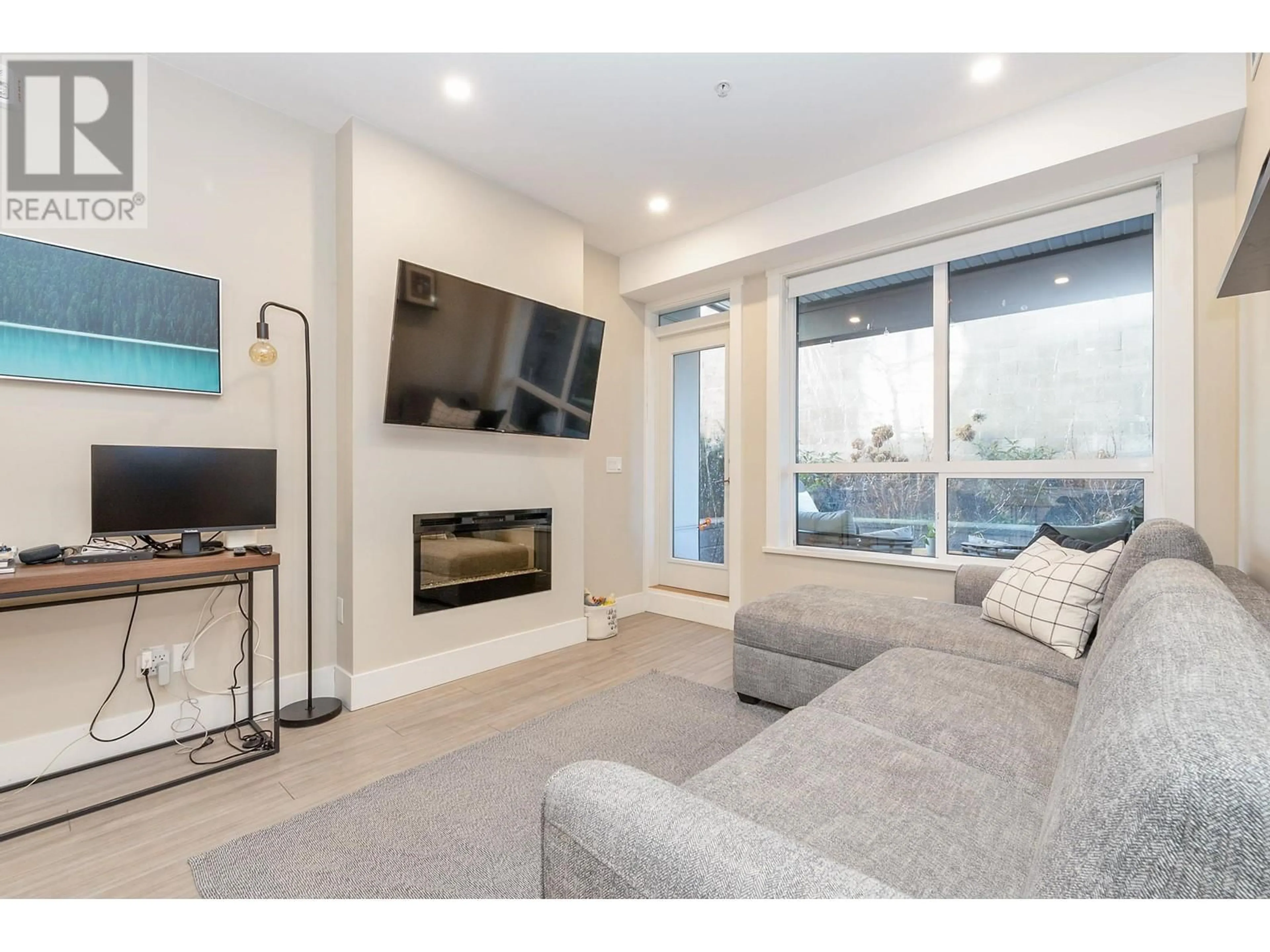 Living room with furniture, unknown for 207 - 22335 MCINTOSH AVENUE, Maple Ridge British Columbia V2X3C2