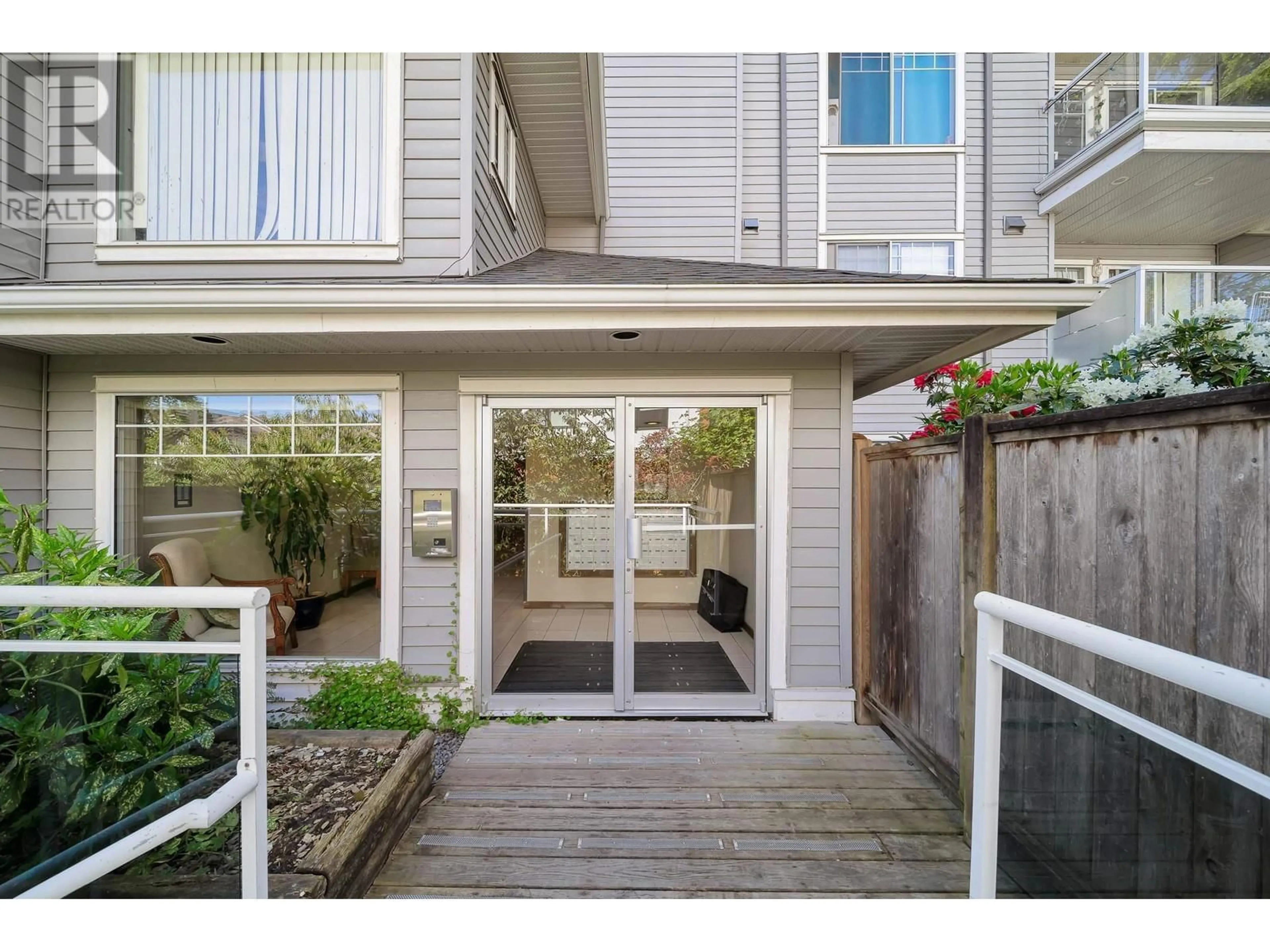 Unknown for 204 - 11671 FRASER STREET, Maple Ridge British Columbia V2X6C4