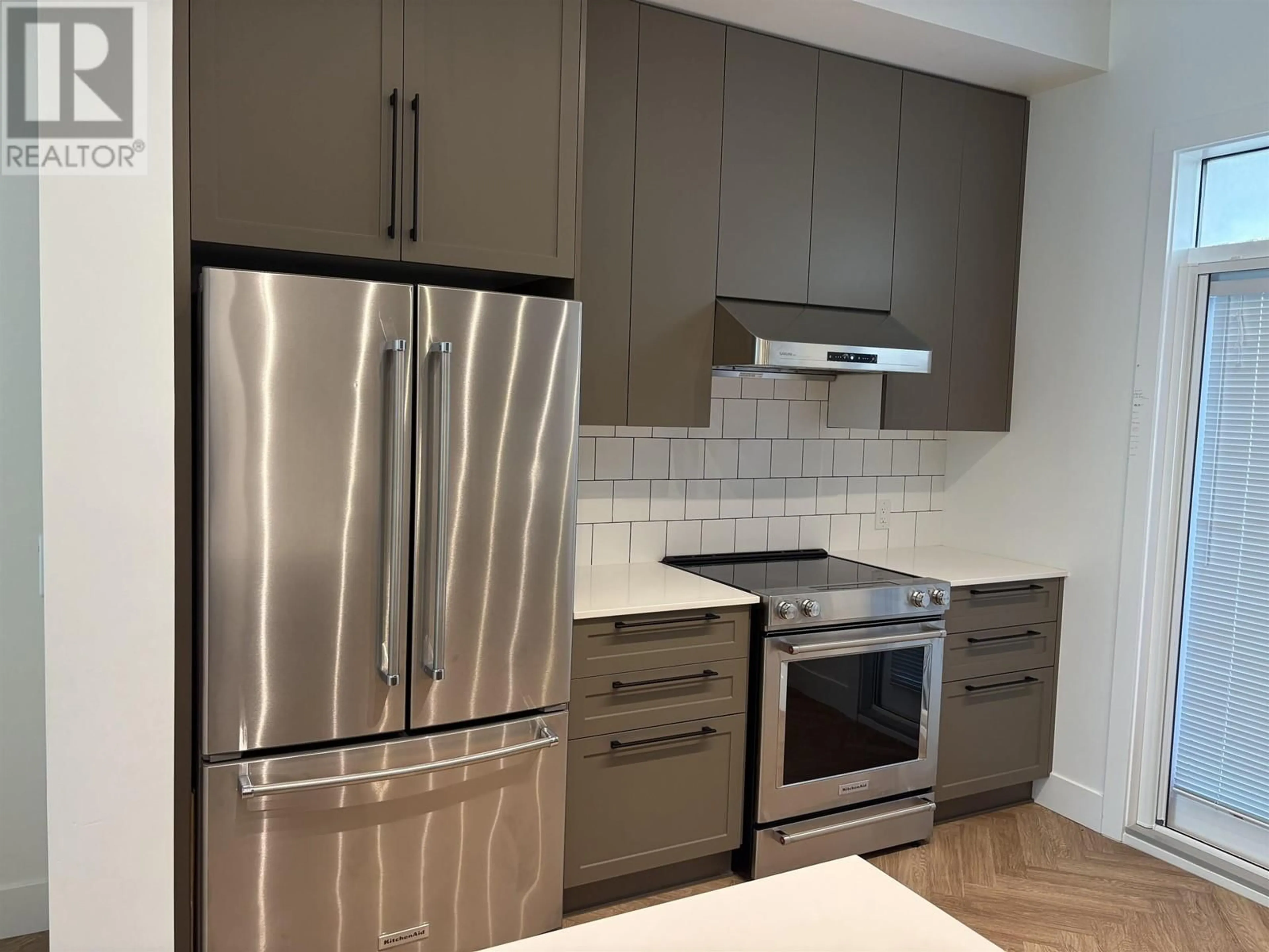 Standard kitchen, unknown for 4 - 9739 UNIVERSITY CRESCENT, Burnaby British Columbia V5A0E8