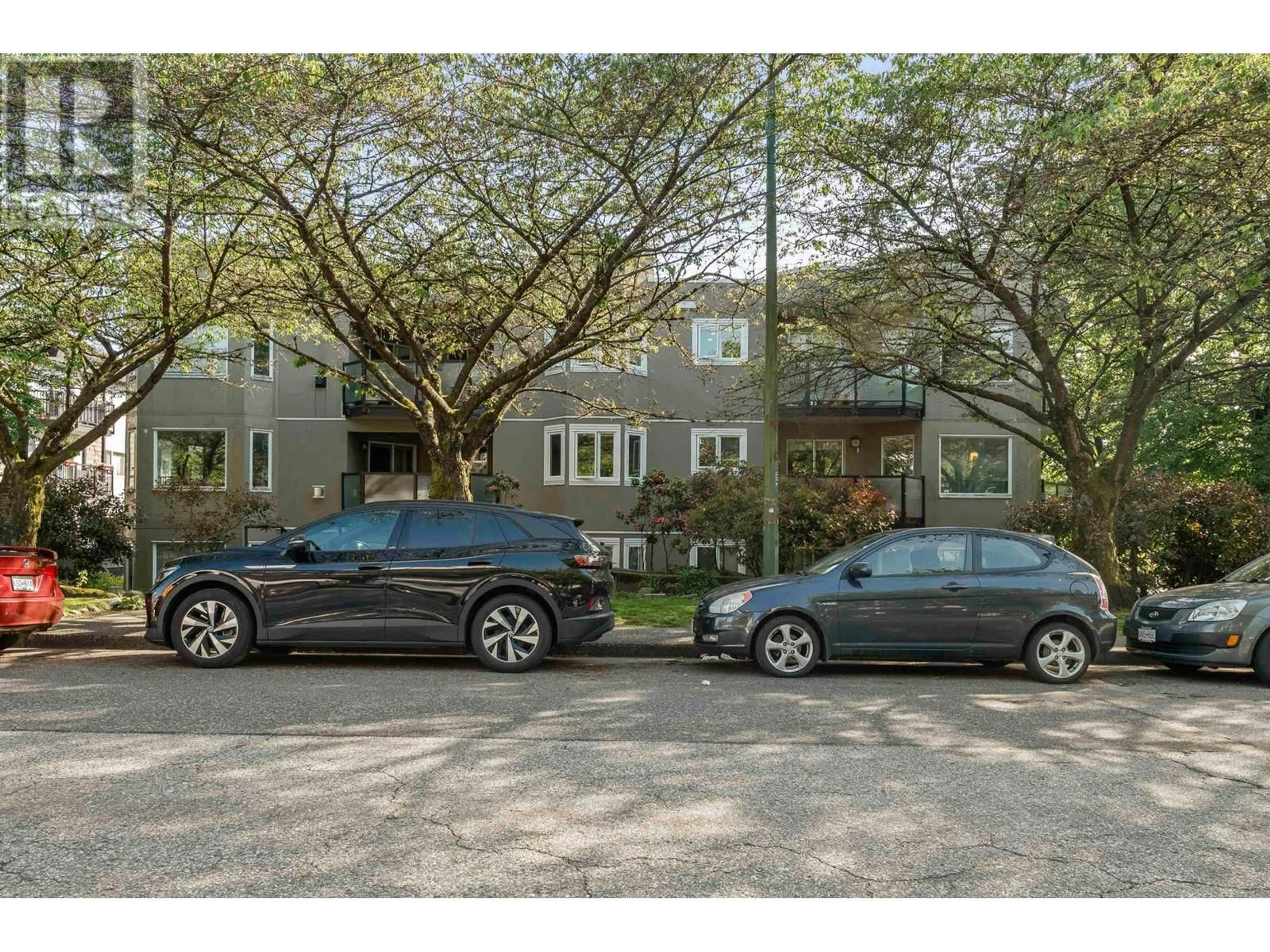 A pic from outside/outdoor area/front of a property/back of a property/a pic from drone, street for 105 - 175 4TH STREET, North Vancouver British Columbia V7M1H6