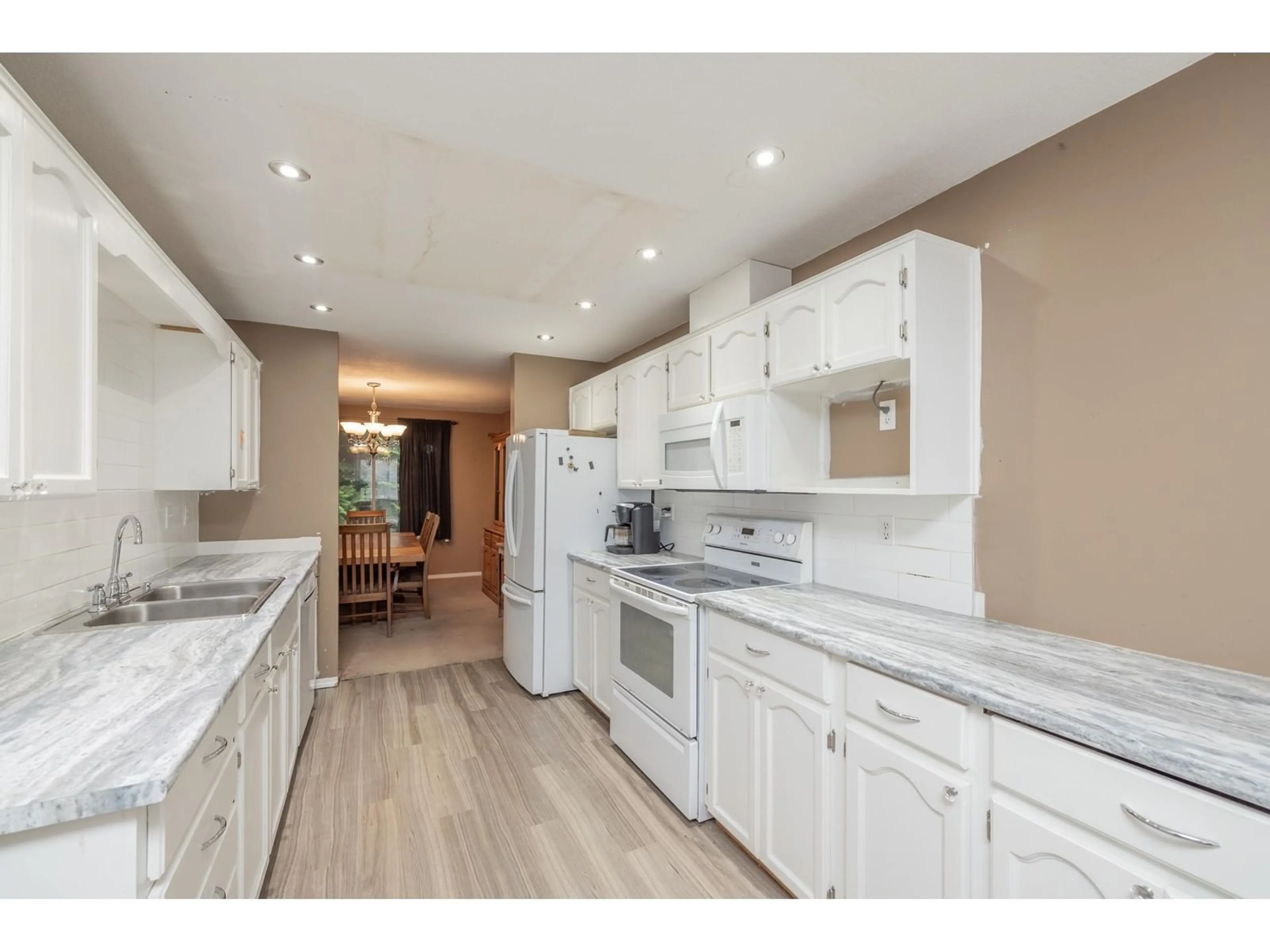 Open concept kitchen, unknown for 26 - 32339 7TH, Mission British Columbia V2V6T7