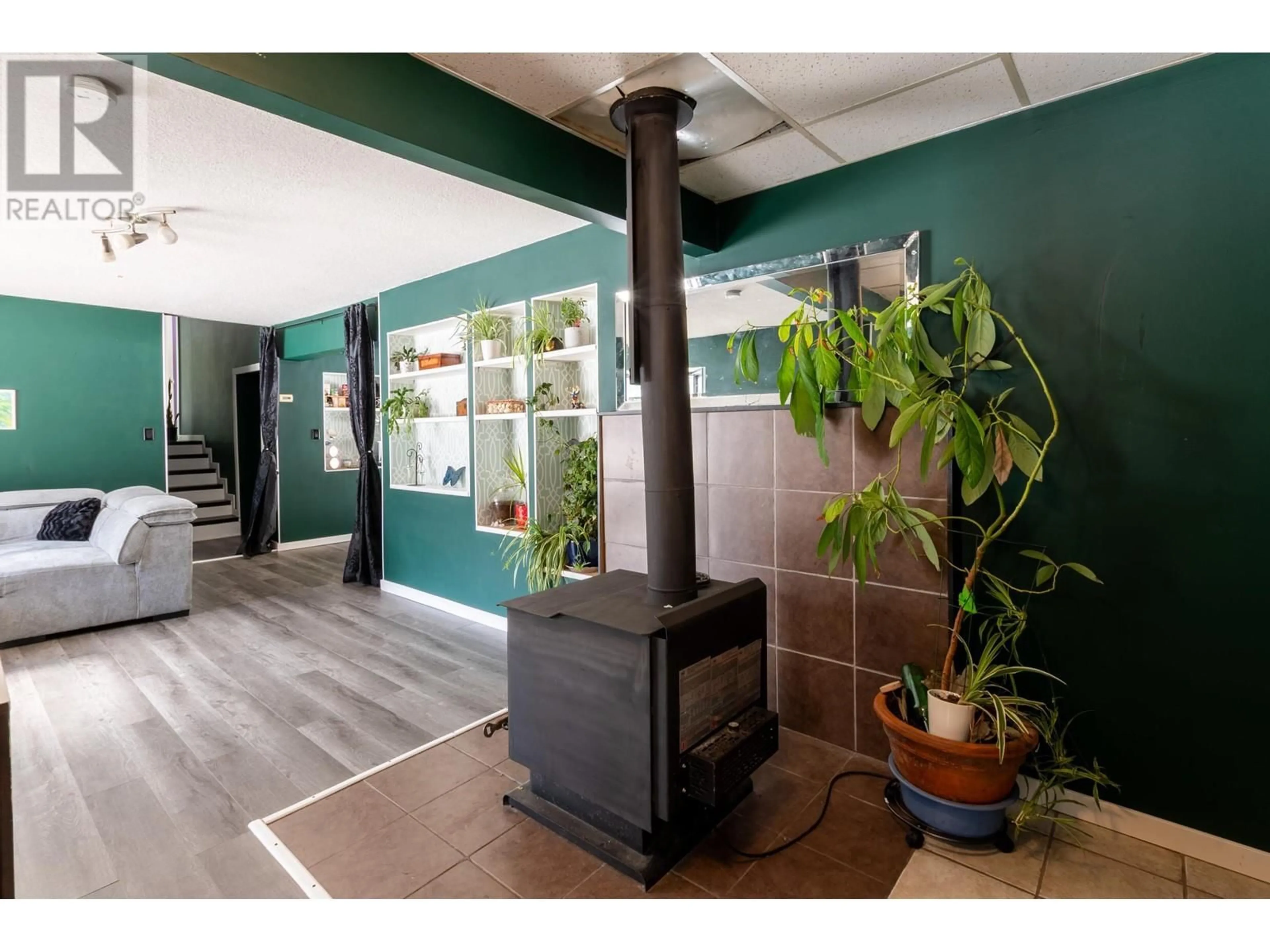 Indoor foyer for 1700 FRASER FLATS ROAD, Prince George British Columbia V2K5S4