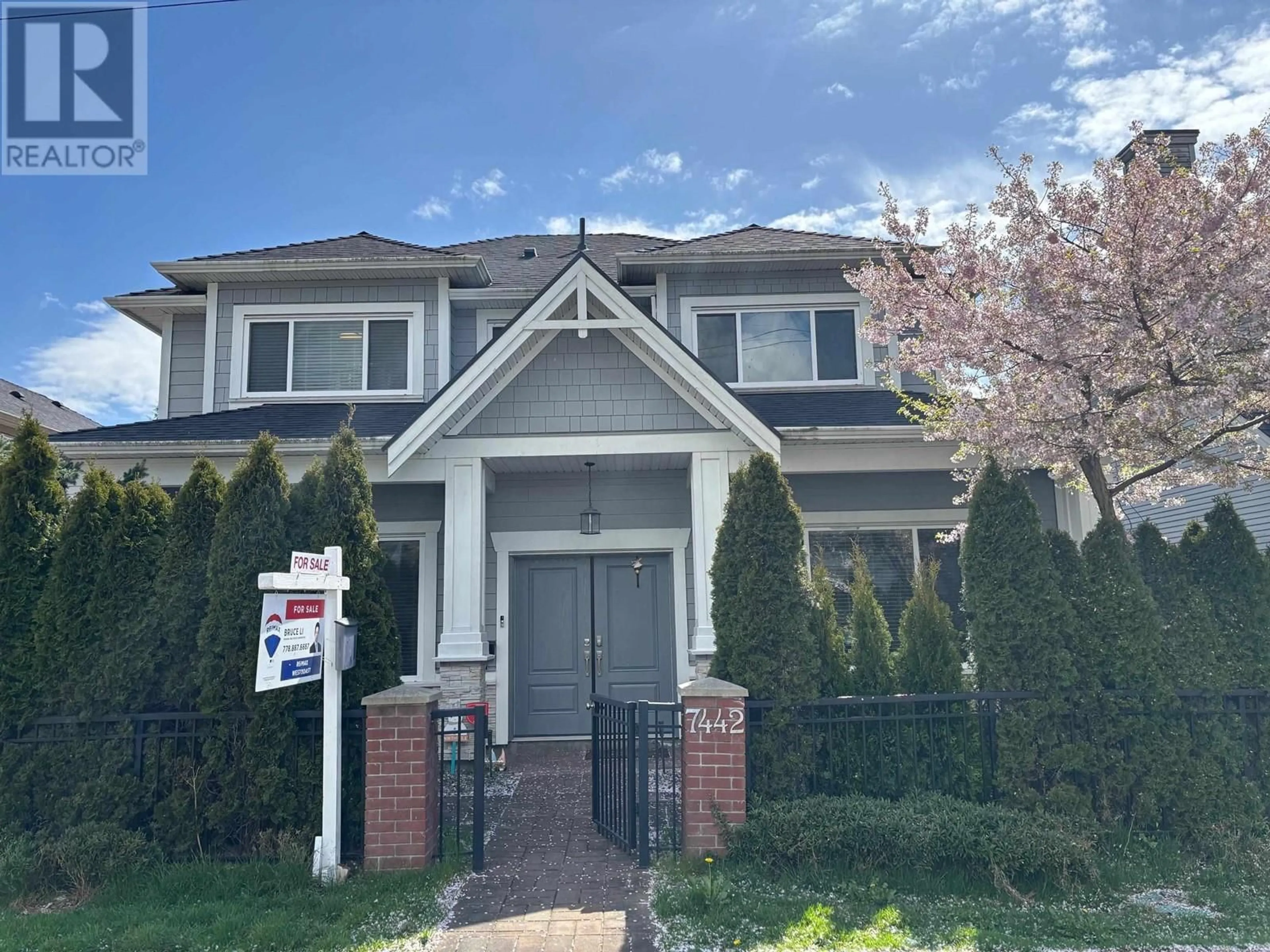 Home with vinyl exterior material, street for 7442 WILLIAMS ROAD, Richmond British Columbia V7A1G1