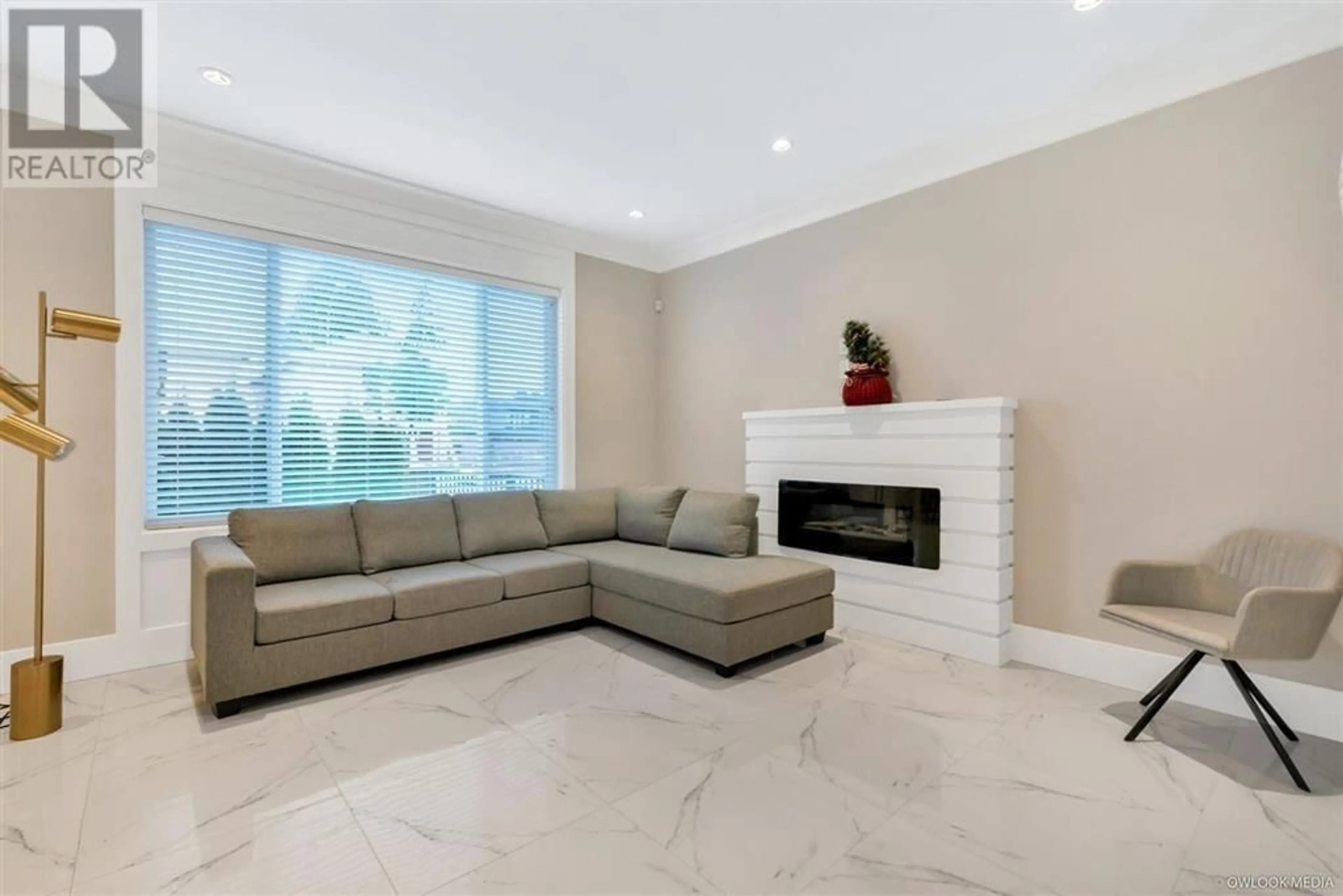 Living room with furniture, ceramic/tile floor for 7442 WILLIAMS ROAD, Richmond British Columbia V7A1G1