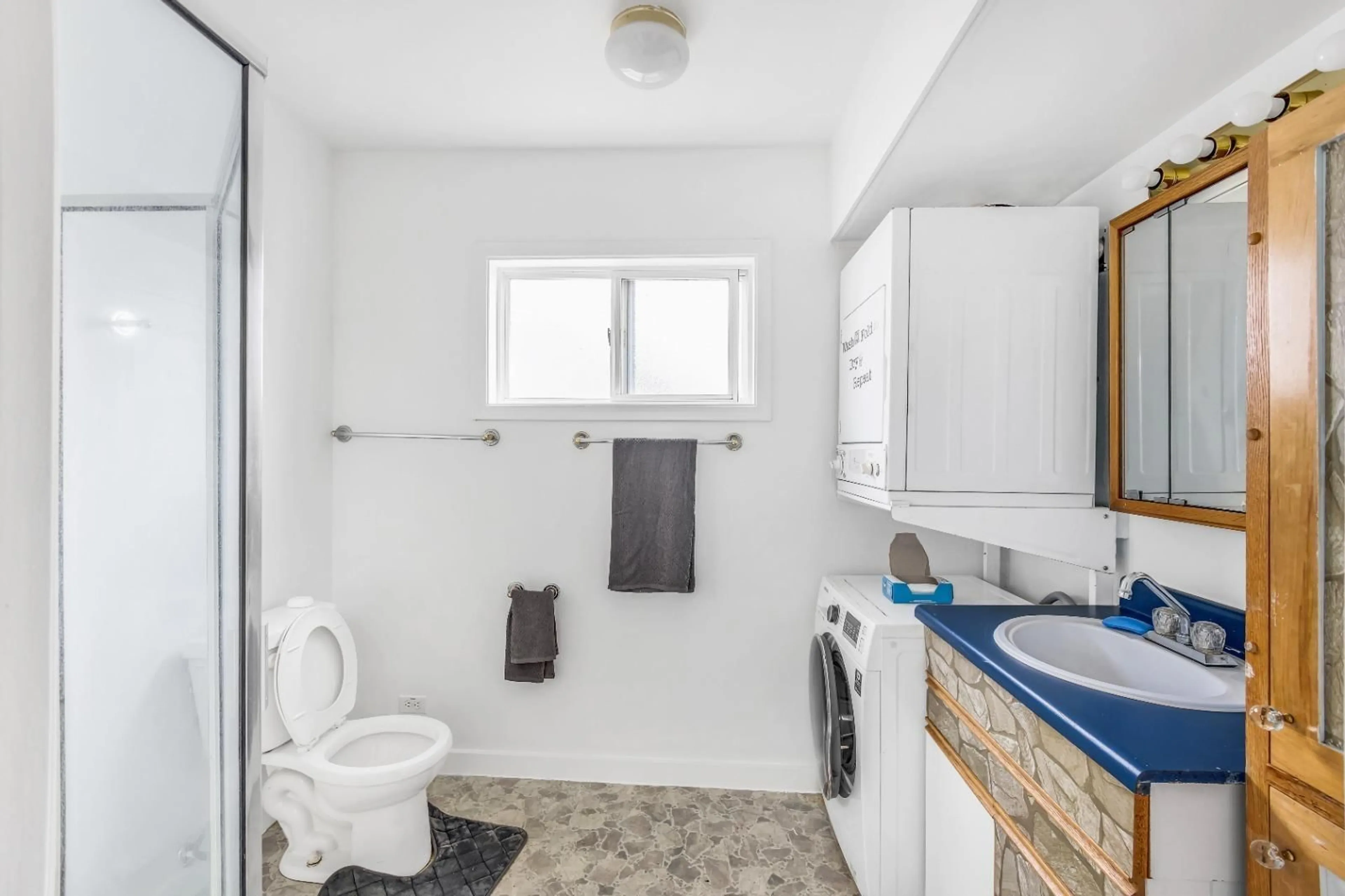 Standard bathroom, unknown for 45854 HENLEY AVENUE, Chilliwack British Columbia V2P3J9