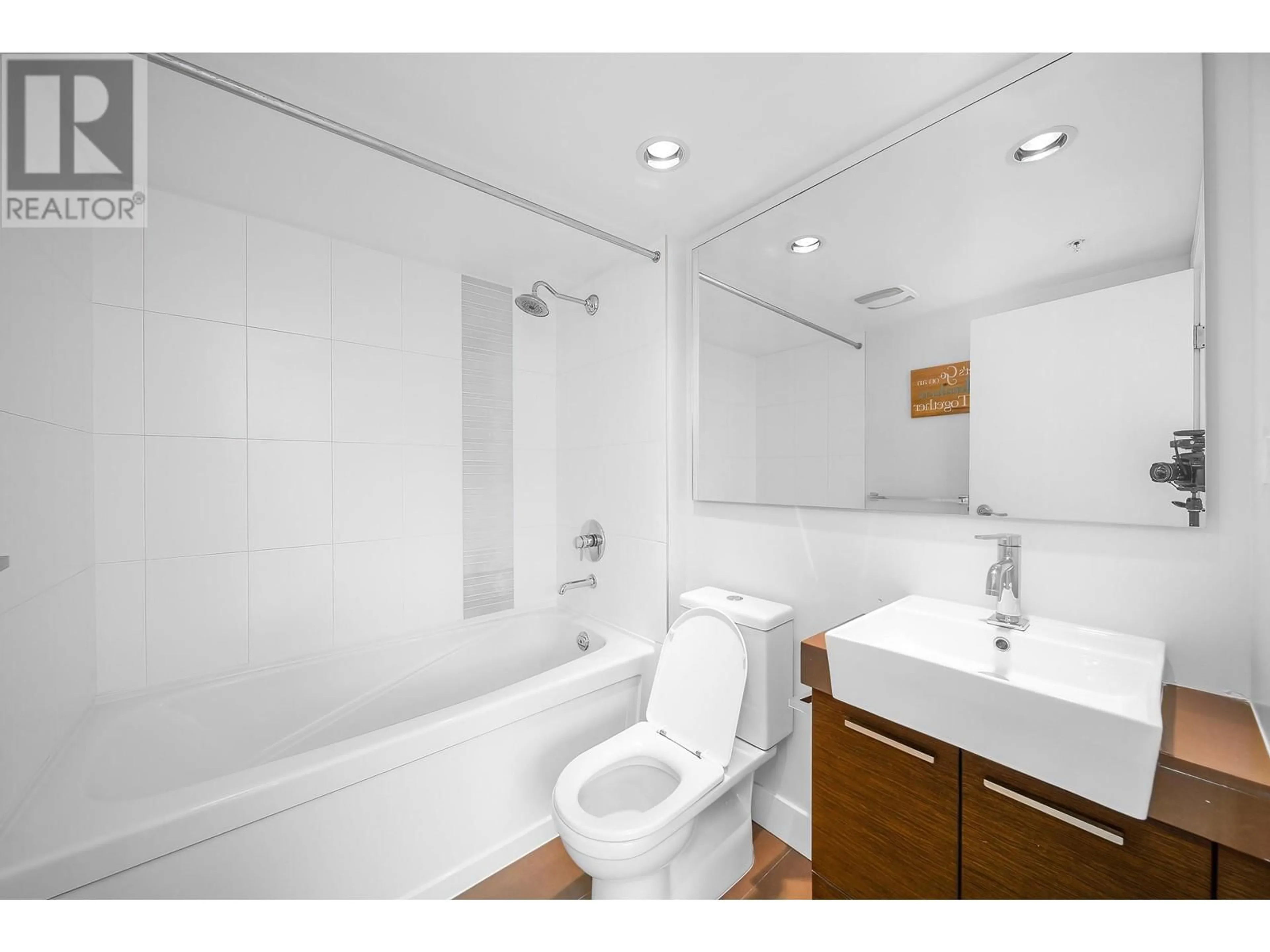 Standard bathroom, unknown for 1703 - 535 SMITHE STREET, Vancouver British Columbia V6B0H2