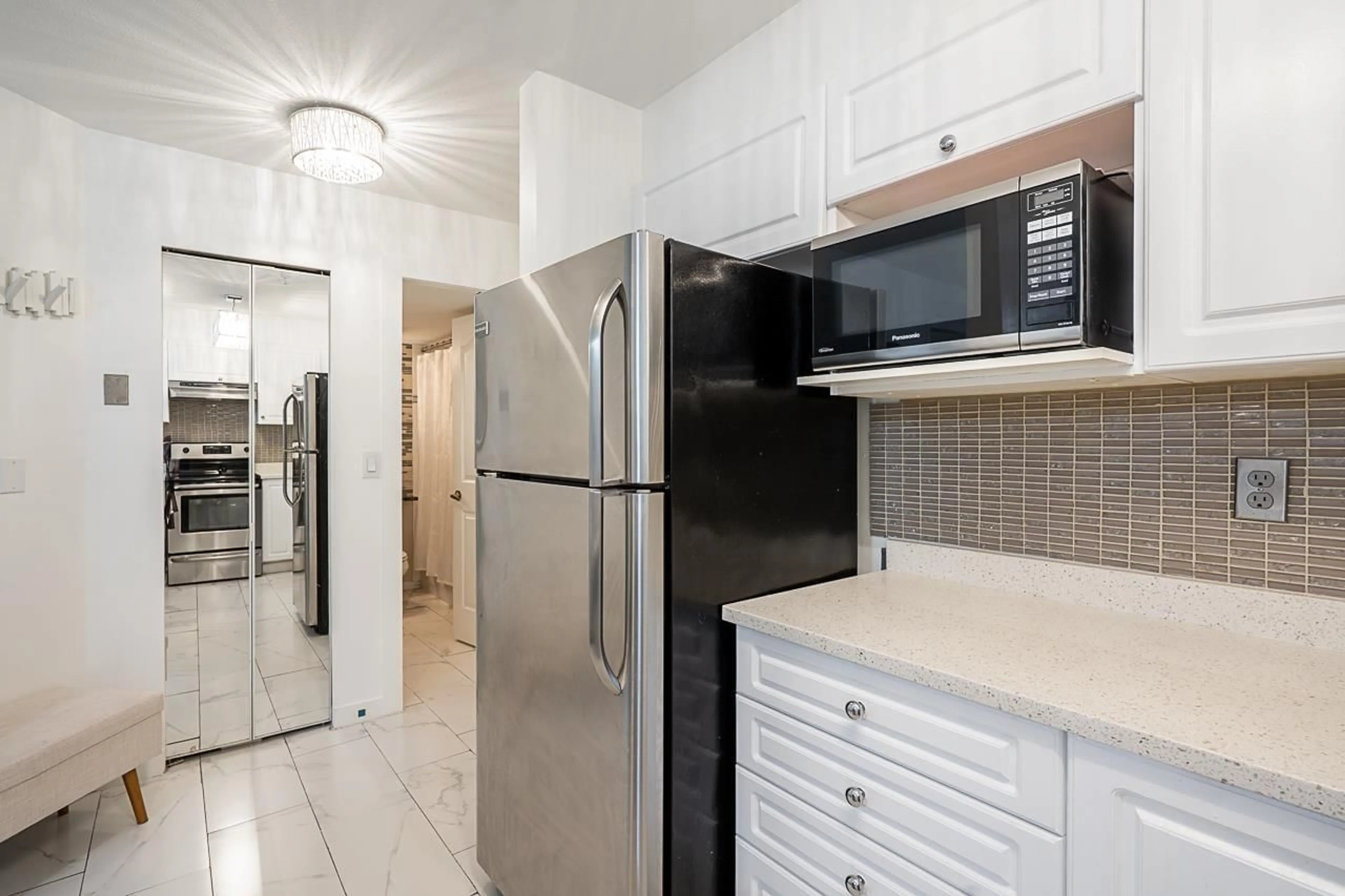 Standard kitchen, ceramic/tile floor for 110 - 8110 120A, Surrey British Columbia V3W3P3