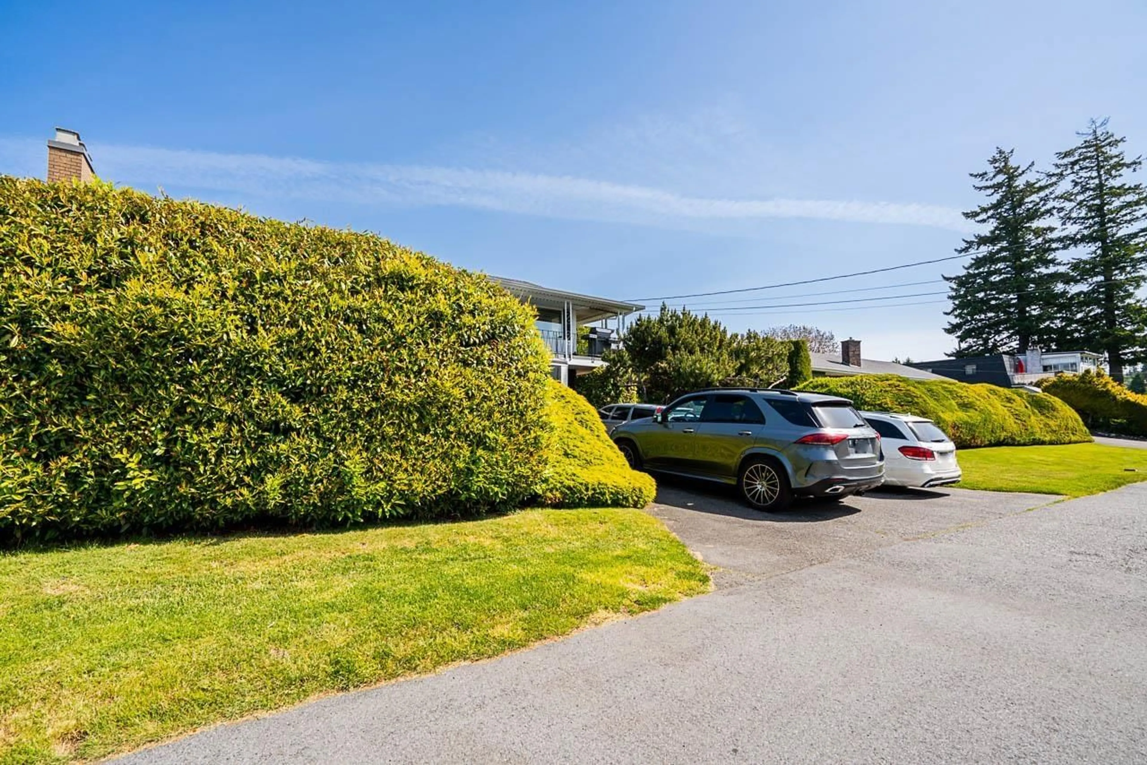 A pic from outside/outdoor area/front of a property/back of a property/a pic from drone, street for 14253 MAGDALEN, White Rock British Columbia V4B2W8