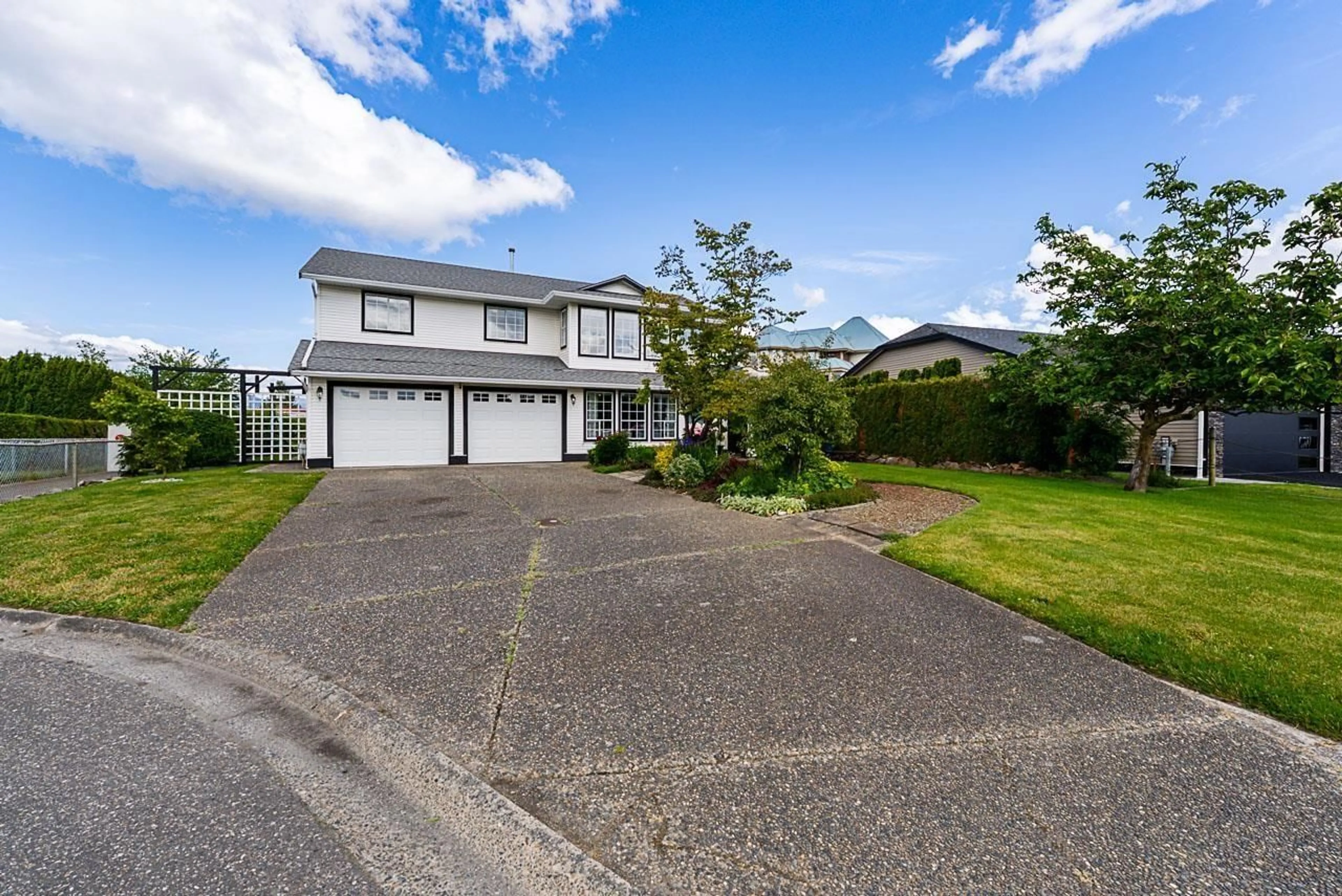 A pic from outside/outdoor area/front of a property/back of a property/a pic from drone, street for 7652 SAPPHIRE DRIVE, Chilliwack British Columbia V2R3A7