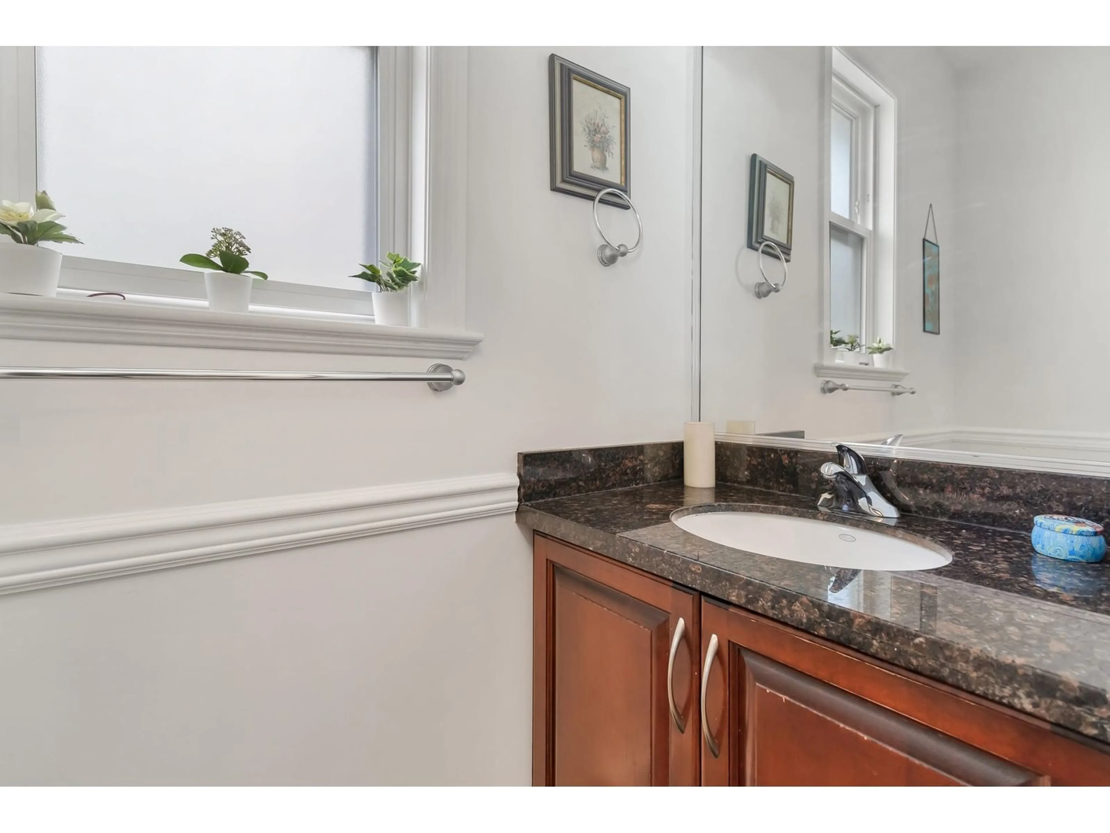 Standard bathroom, ceramic/tile floor for 6999 144A, Surrey British Columbia V3S2X8