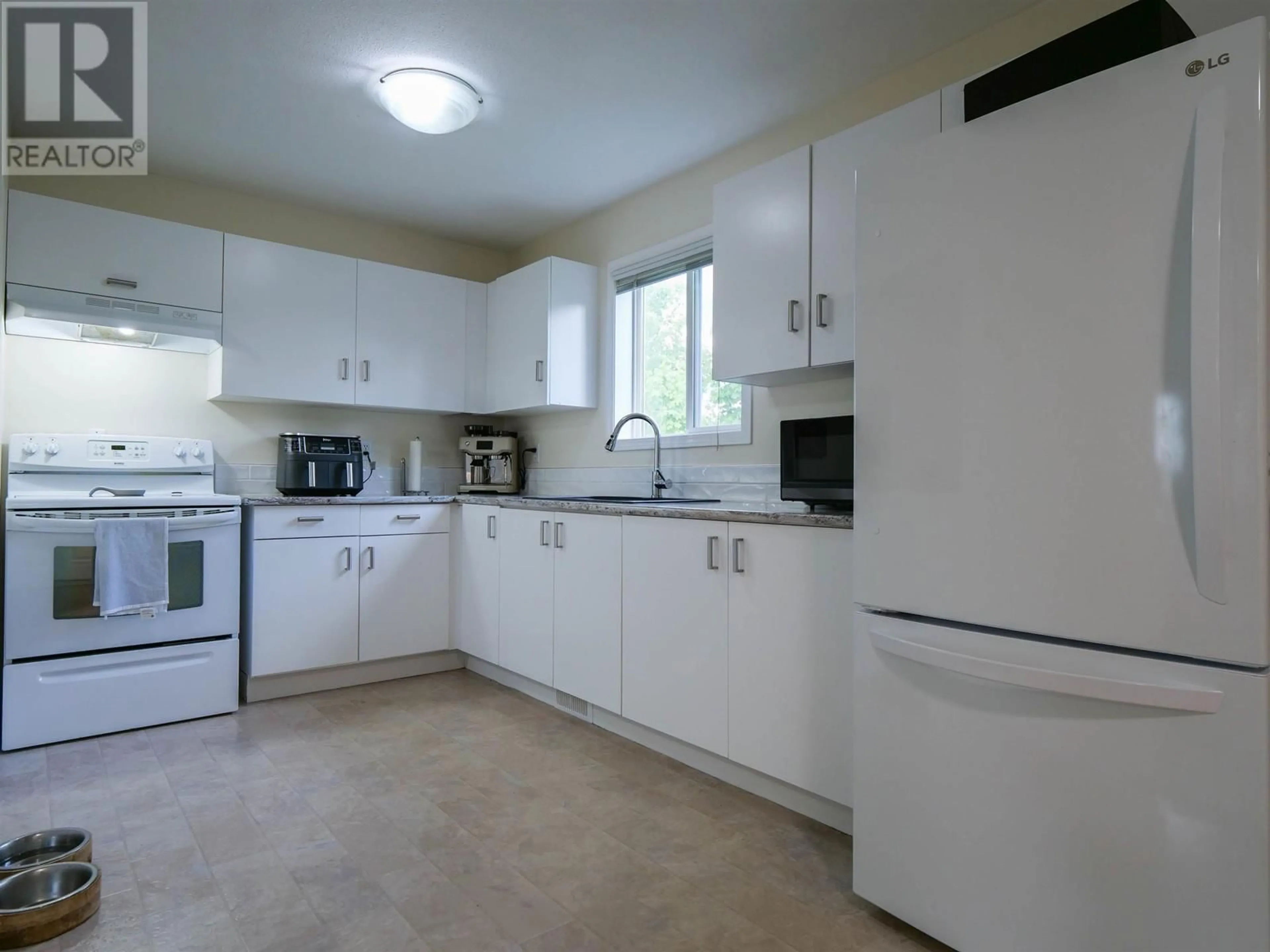 Standard kitchen, ceramic/tile floor for 410 PINCHBECK STREET, Quesnel British Columbia V2J6A3