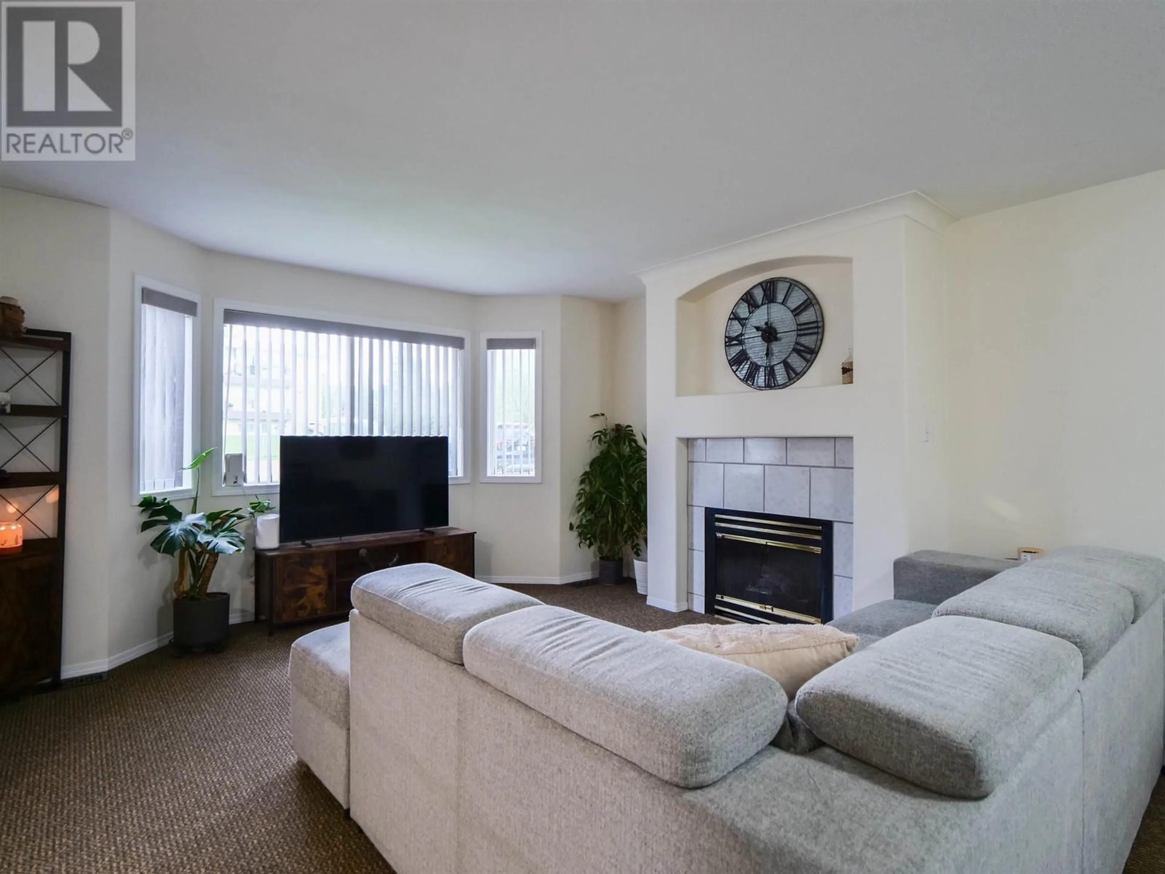 Living room with furniture, unknown for 410 PINCHBECK STREET, Quesnel British Columbia V2J6A3