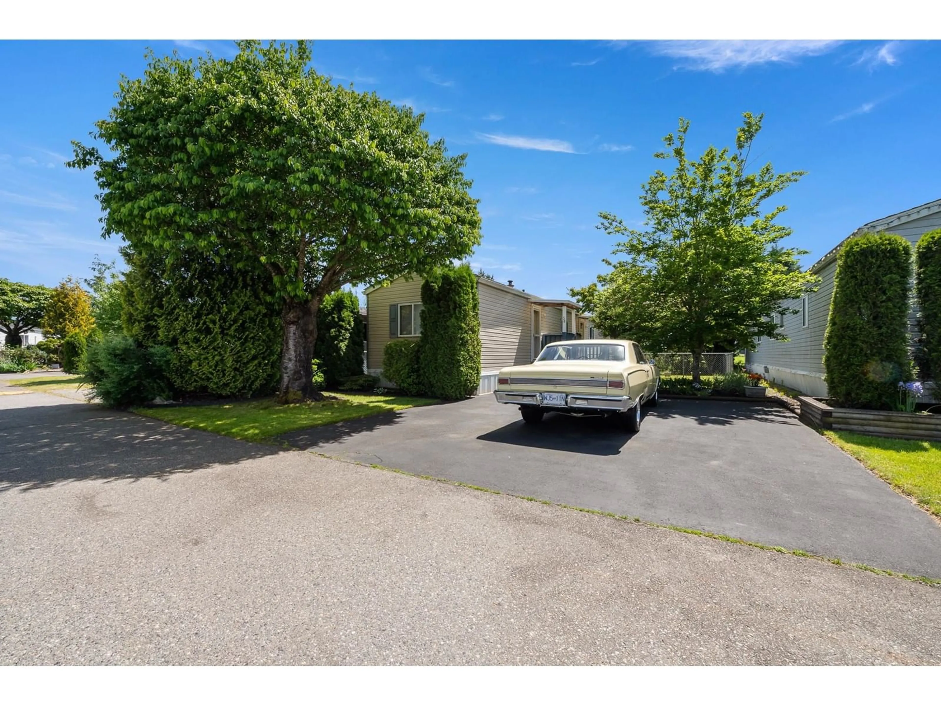 A pic from outside/outdoor area/front of a property/back of a property/a pic from drone, street for 38 - 41168 LOUGHEED, Mission British Columbia V0M1G0