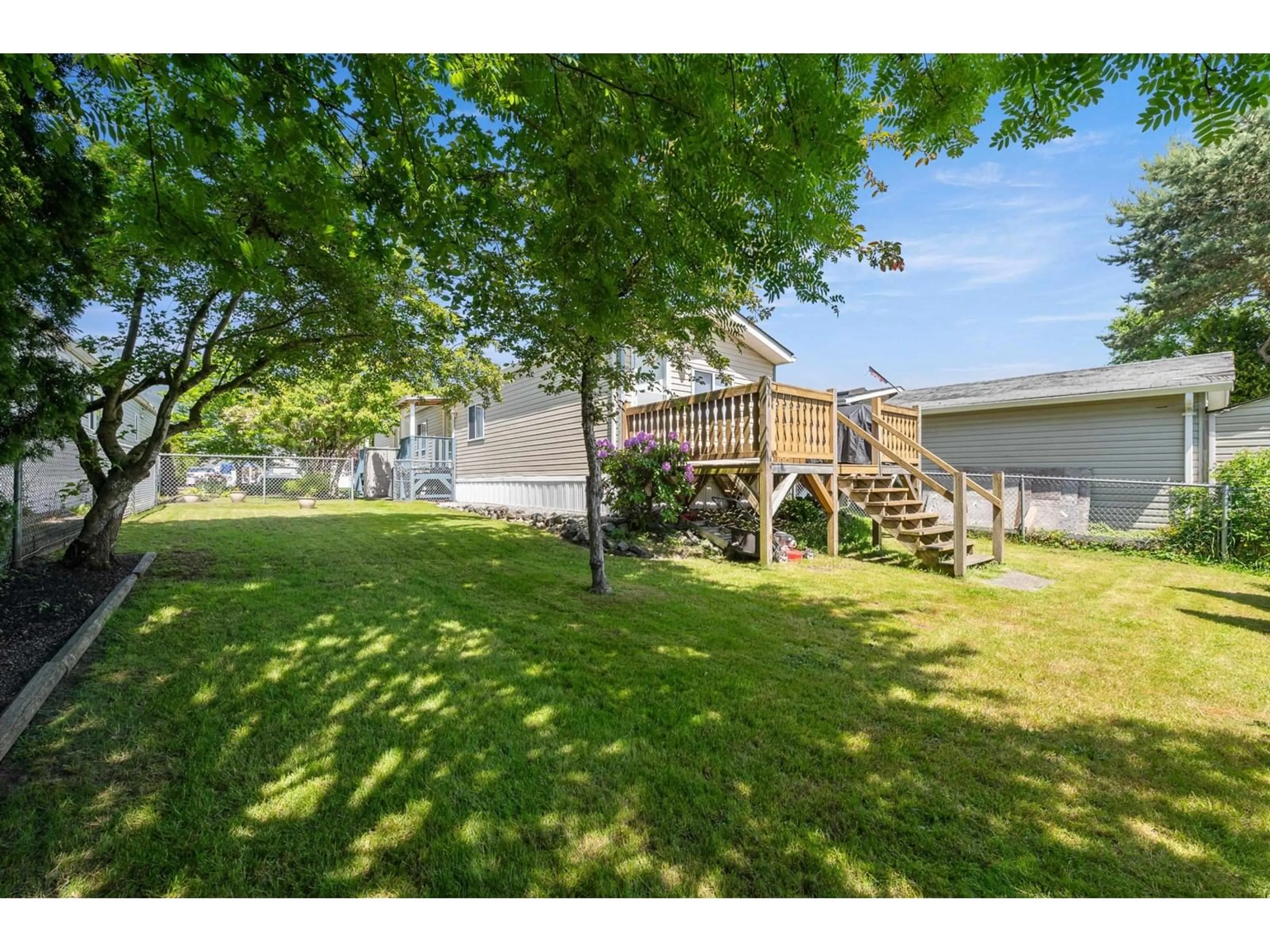 A pic from outside/outdoor area/front of a property/back of a property/a pic from drone, street for 38 - 41168 LOUGHEED, Mission British Columbia V0M1G0