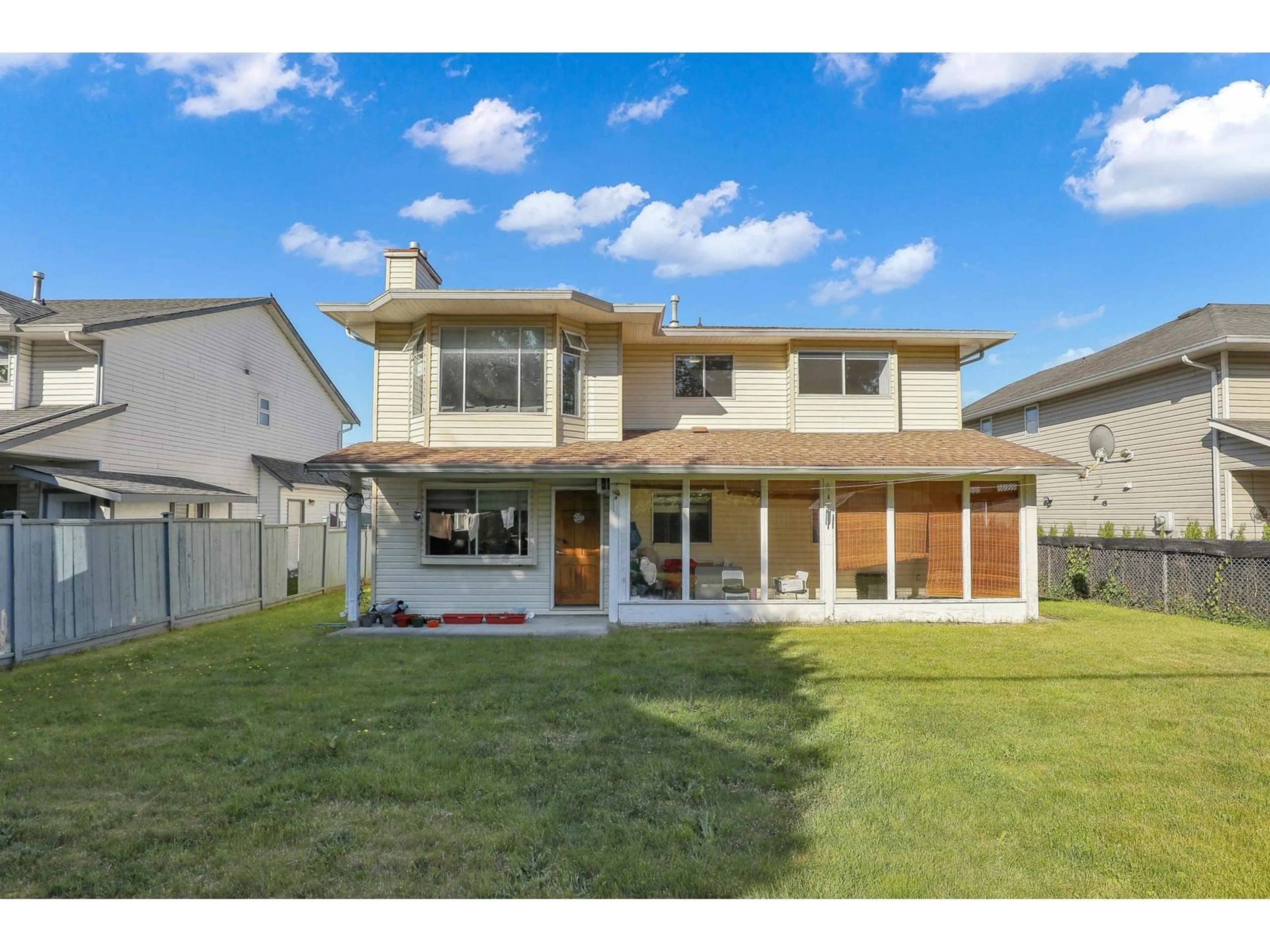 Home with vinyl exterior material, street for 1876 KING GEORGE, Surrey British Columbia V4A5A1