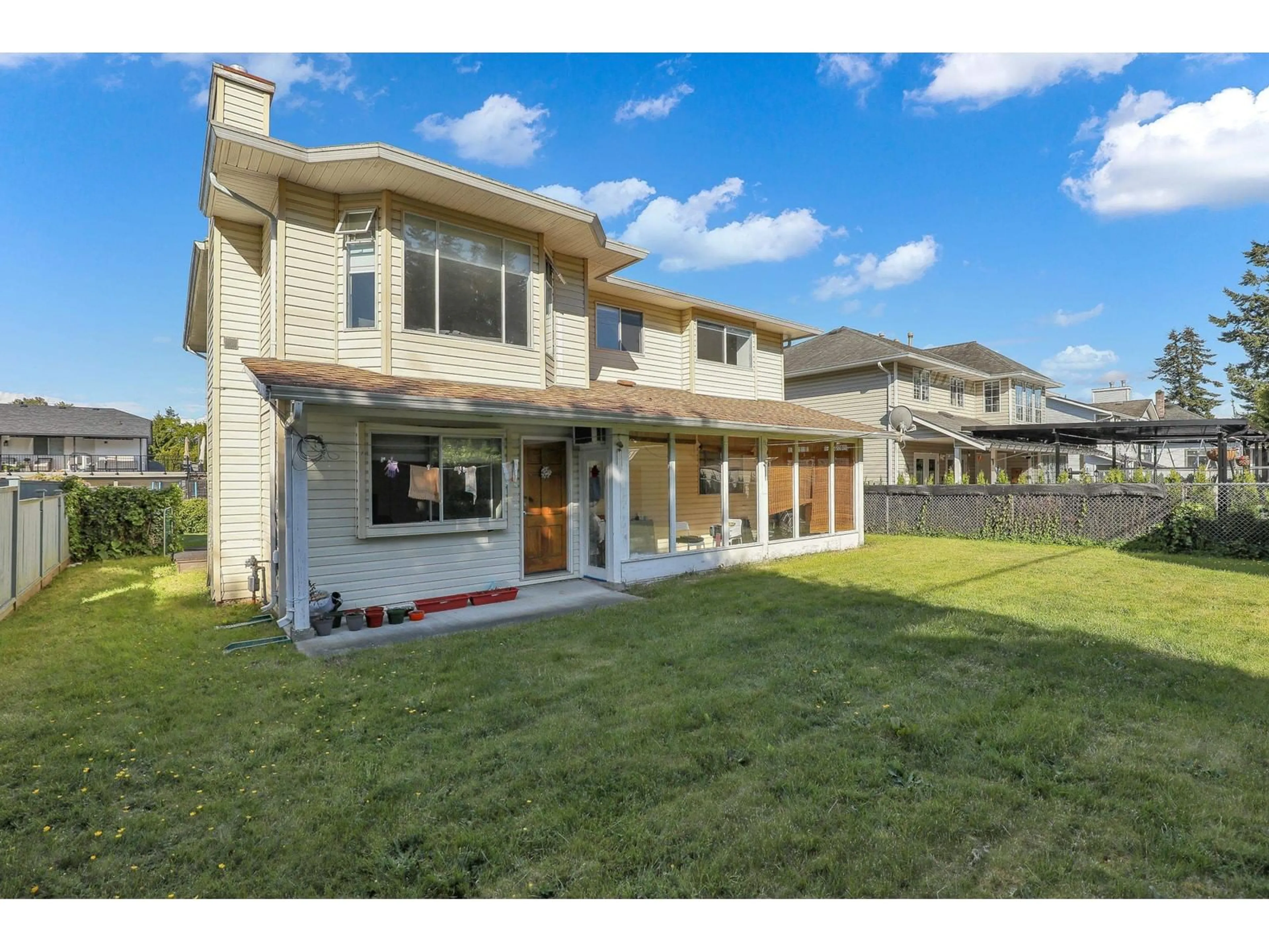 Home with vinyl exterior material, street for 1876 KING GEORGE, Surrey British Columbia V4A5A1