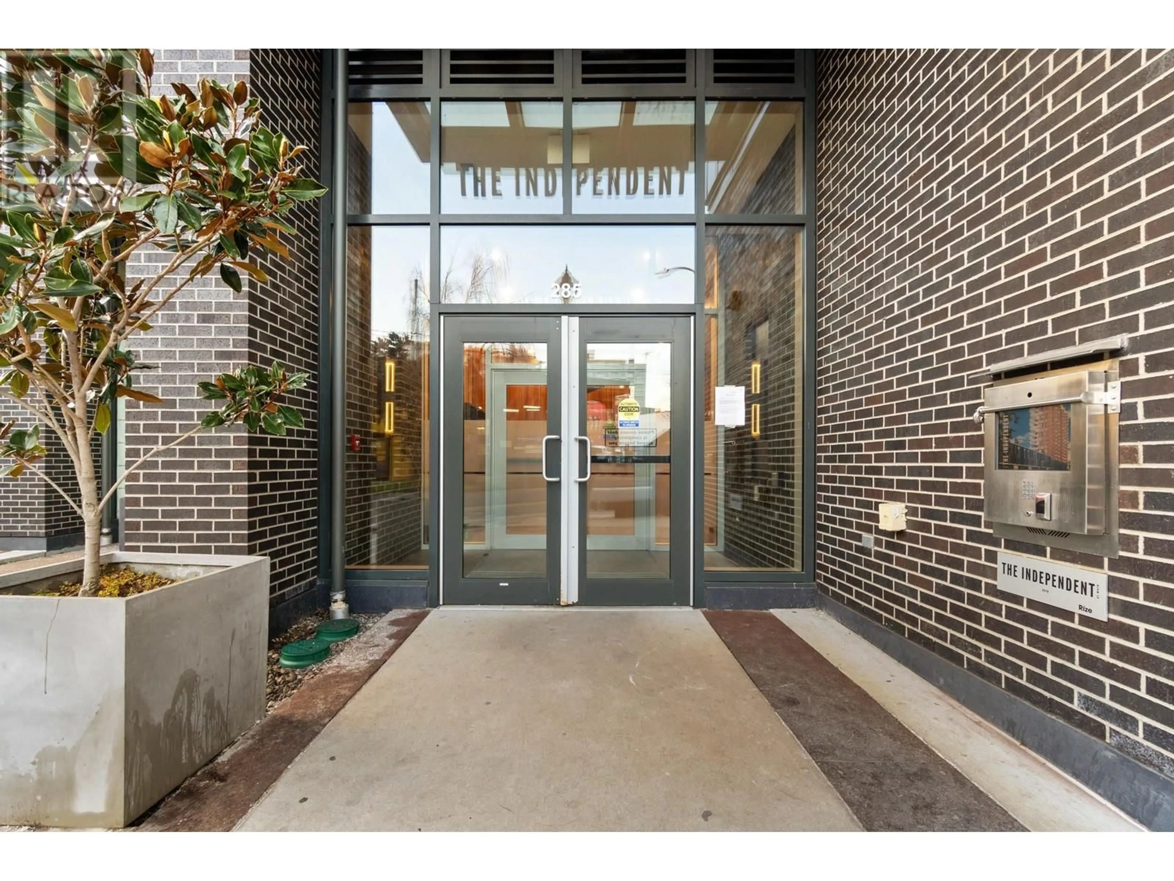 Indoor foyer for 302 - 285 E 10TH AVENUE, Vancouver British Columbia V5T0H6